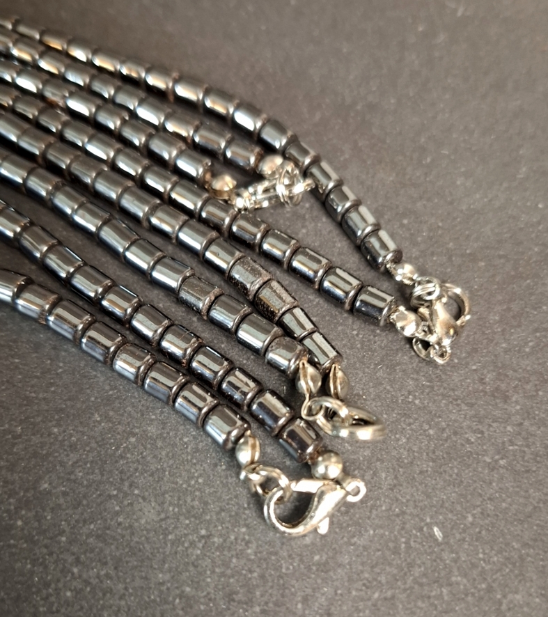 Halsband med Hematit Donut och vit pärlor - 4