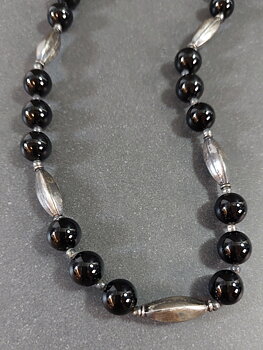 Halsband med Svart Onyx och Silverpärlor