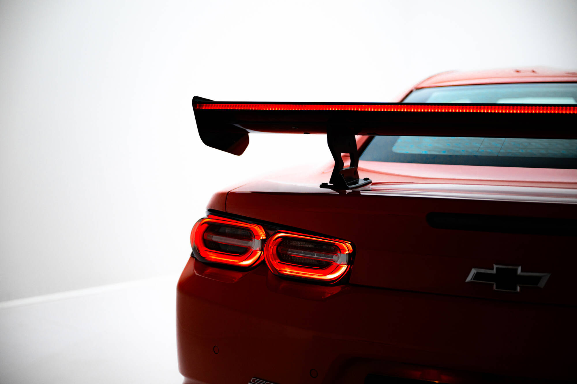 Maxton - Carbon Spoiler With Internal Brackets Uprights + LED Chevrolet Camaro SS Mk6 Facelift - 3