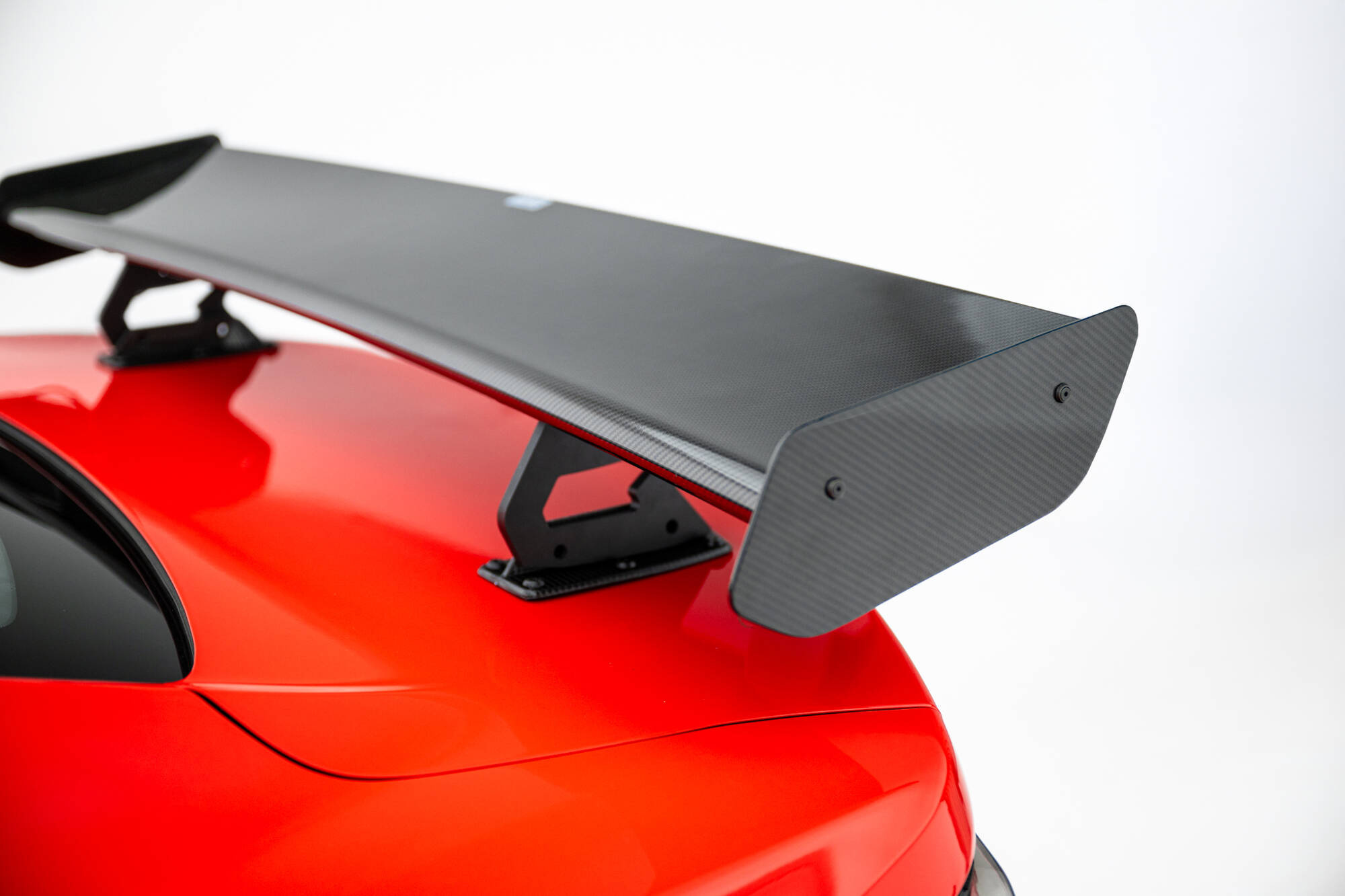 Maxton - Carbon Spoiler With Internal Brackets Uprights + LED Chevrolet Camaro SS Mk6 Facelift - 6