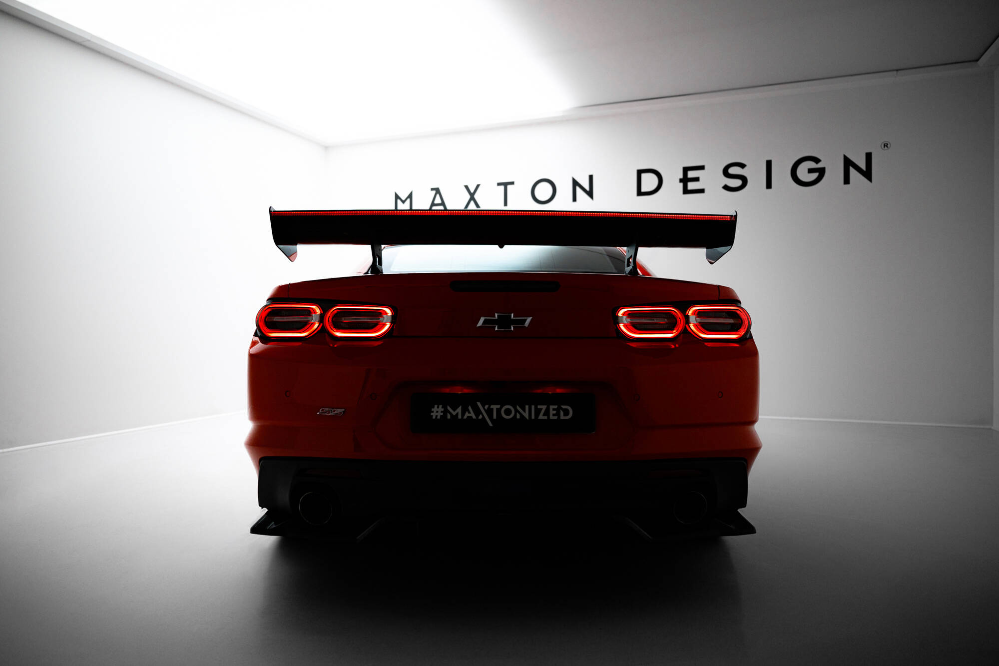 Maxton - Carbon Spoiler With Internal Brackets Uprights + LED Chevrolet Camaro SS Mk6 Facelift - 2