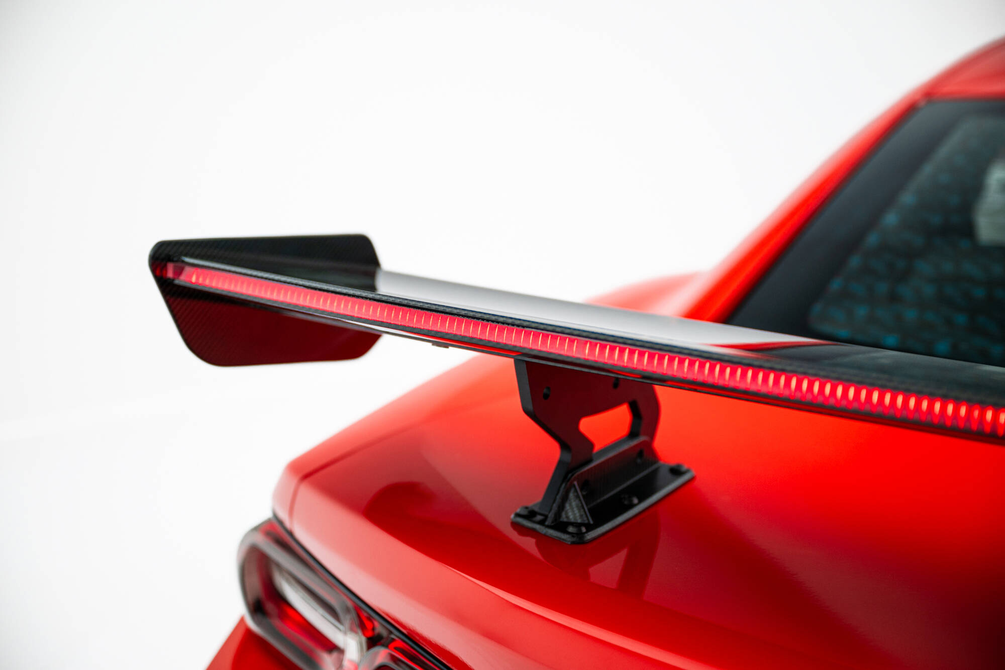 Maxton - Carbon Spoiler With Internal Brackets Uprights + LED Chevrolet Camaro SS Mk6 Facelift - 4