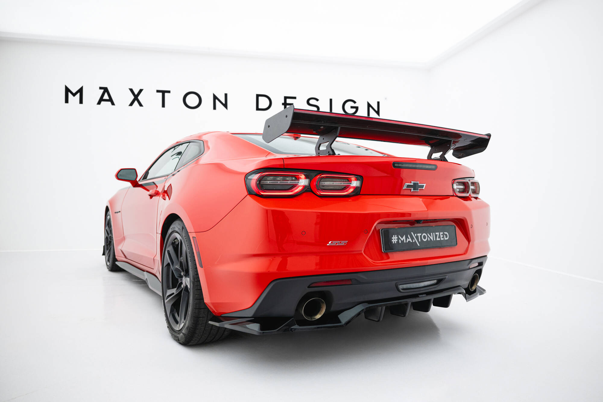 Maxton - Carbon Spoiler With Internal Brackets Uprights + LED Chevrolet Camaro SS Mk6 Facelift - 7
