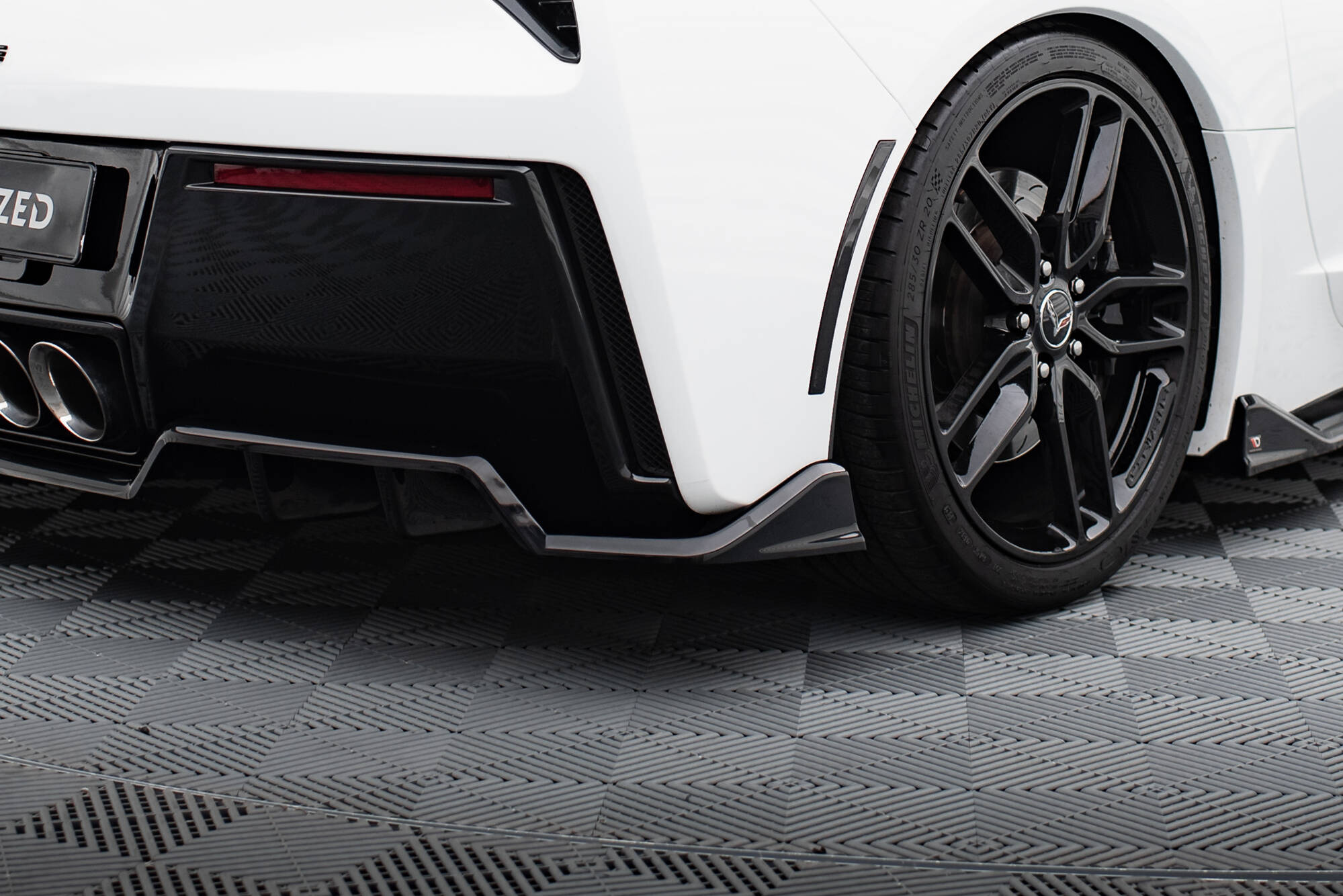 Maxton - Central Rear Splitter (with vertical bars) Chevrolet Corvette C7 - 6