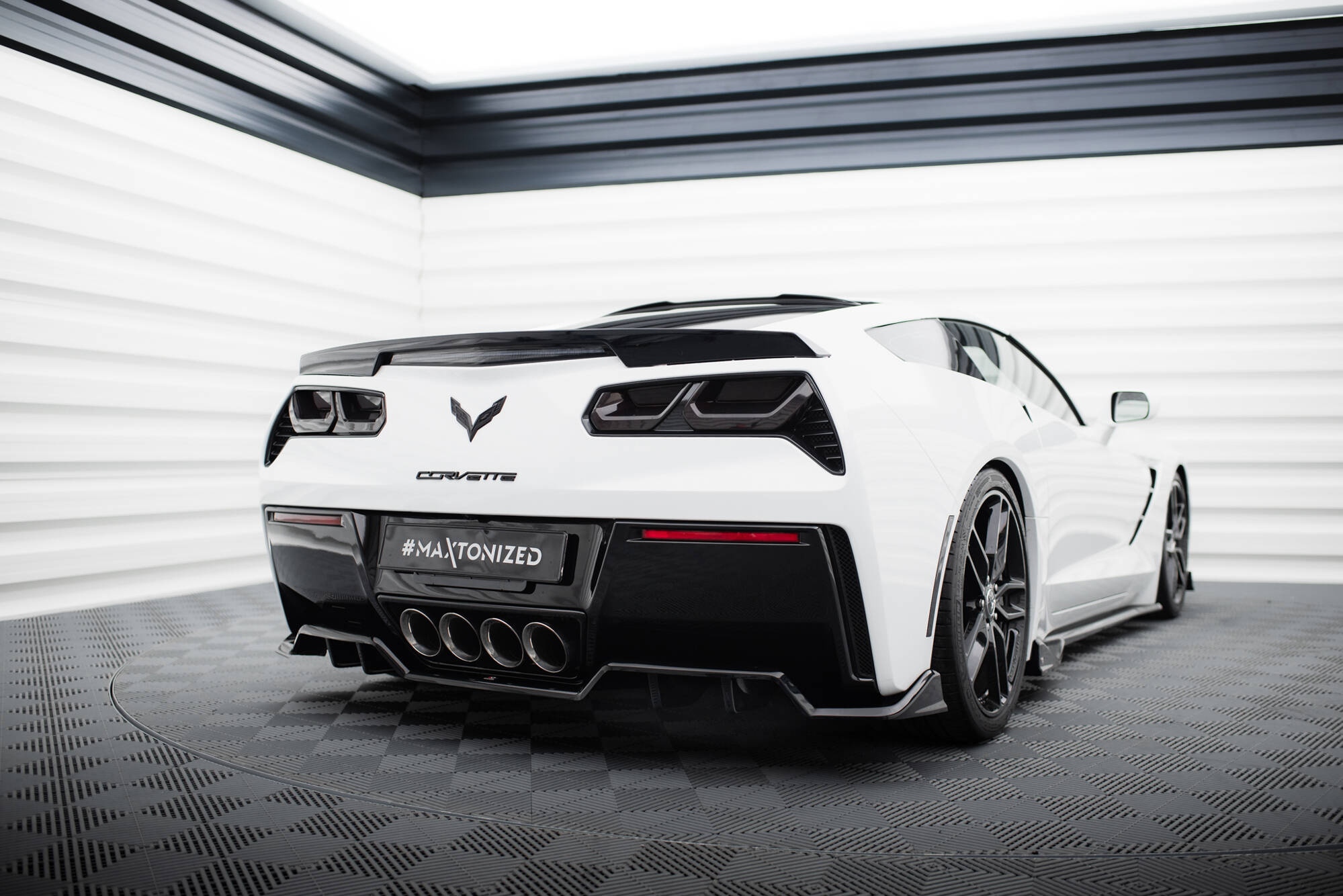 Maxton - Central Rear Splitter (with vertical bars) Chevrolet Corvette C7 - 3