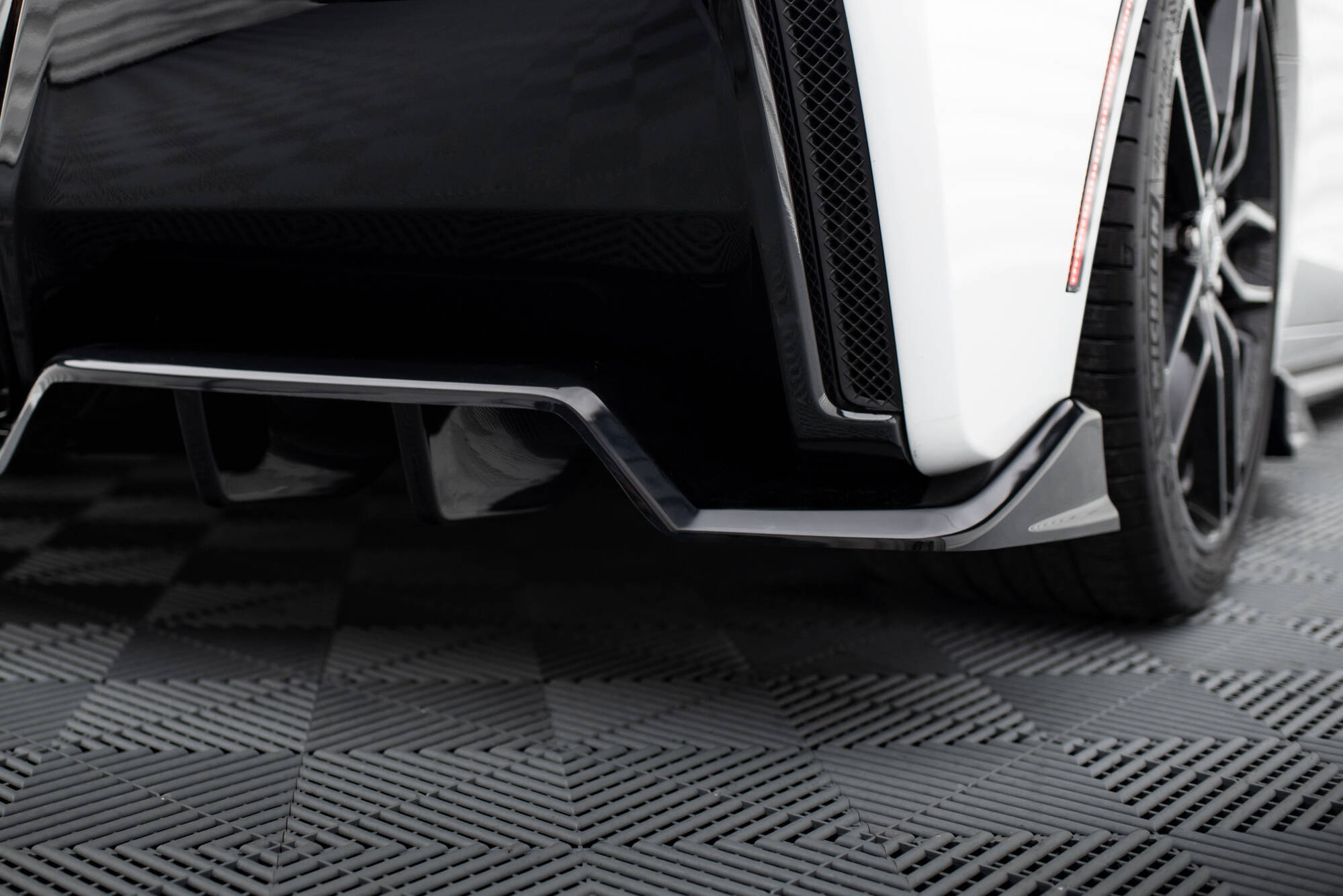 Maxton - Central Rear Splitter (with vertical bars) Chevrolet Corvette C7 - 2