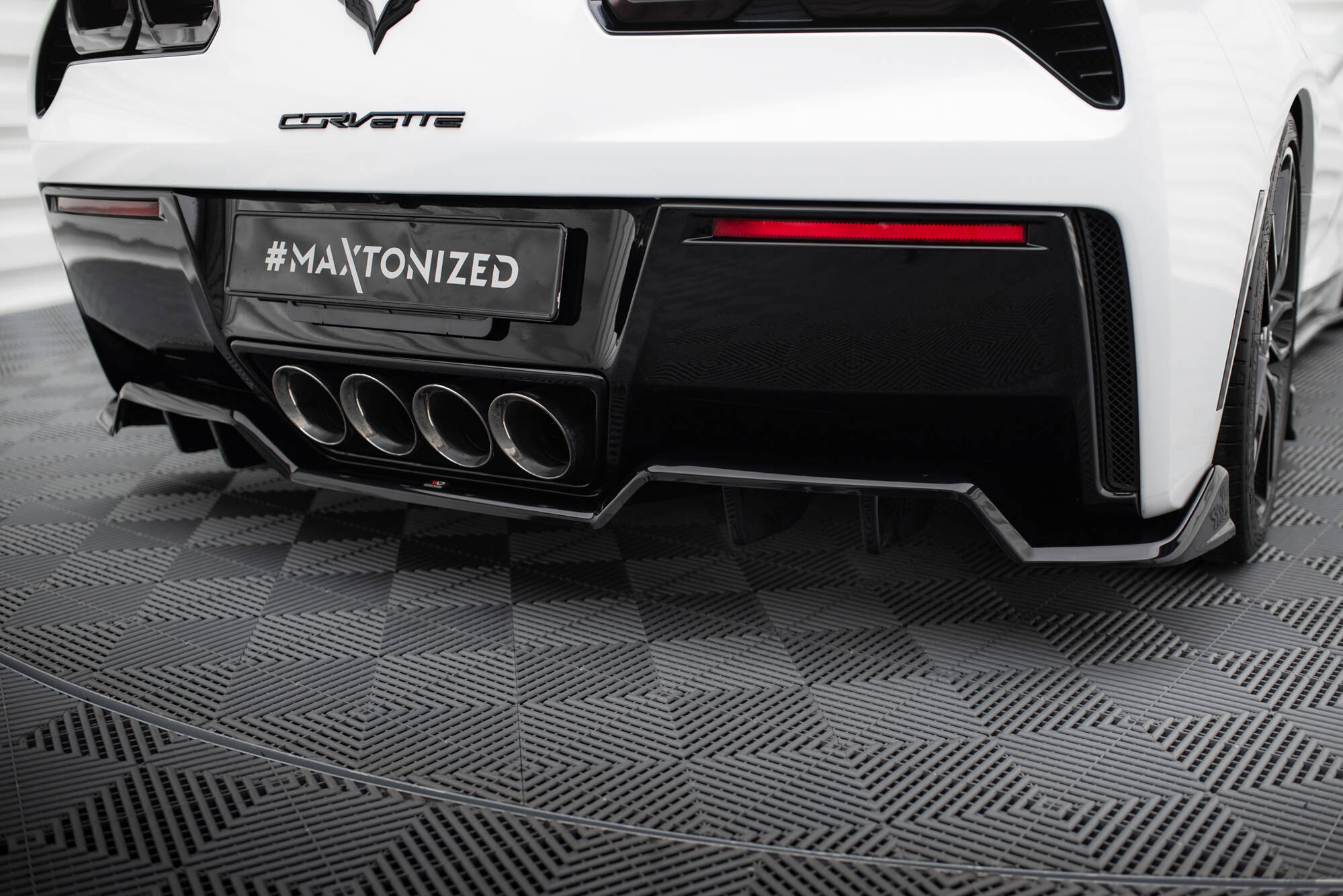 Maxton - Central Rear Splitter (with vertical bars) Chevrolet Corvette C7