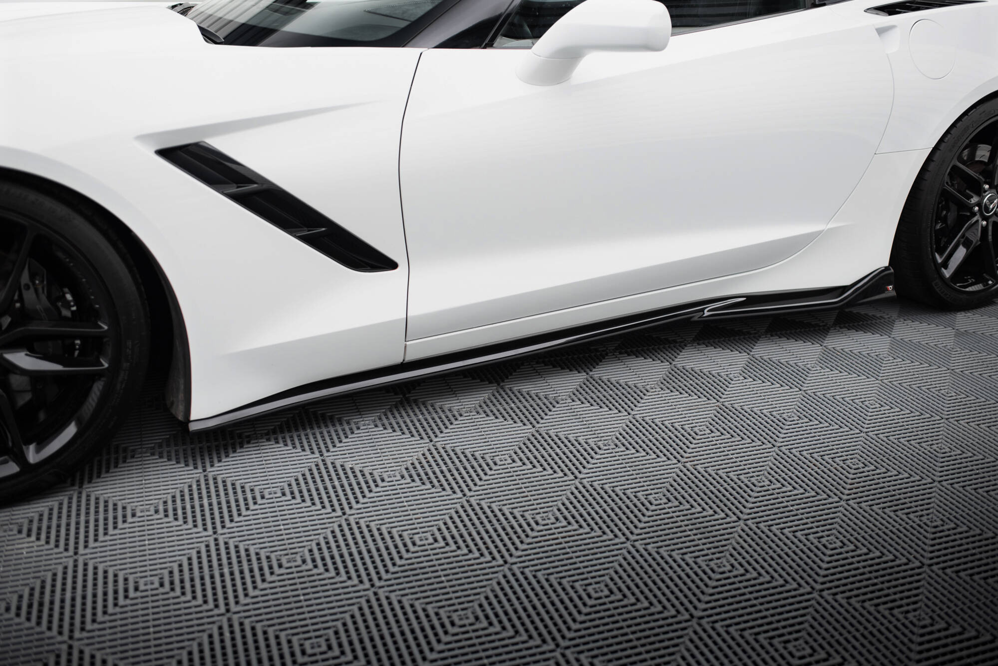 Maxton - Side Skirts Diffusers V.2 Chevrolet Corvette Stingray C7