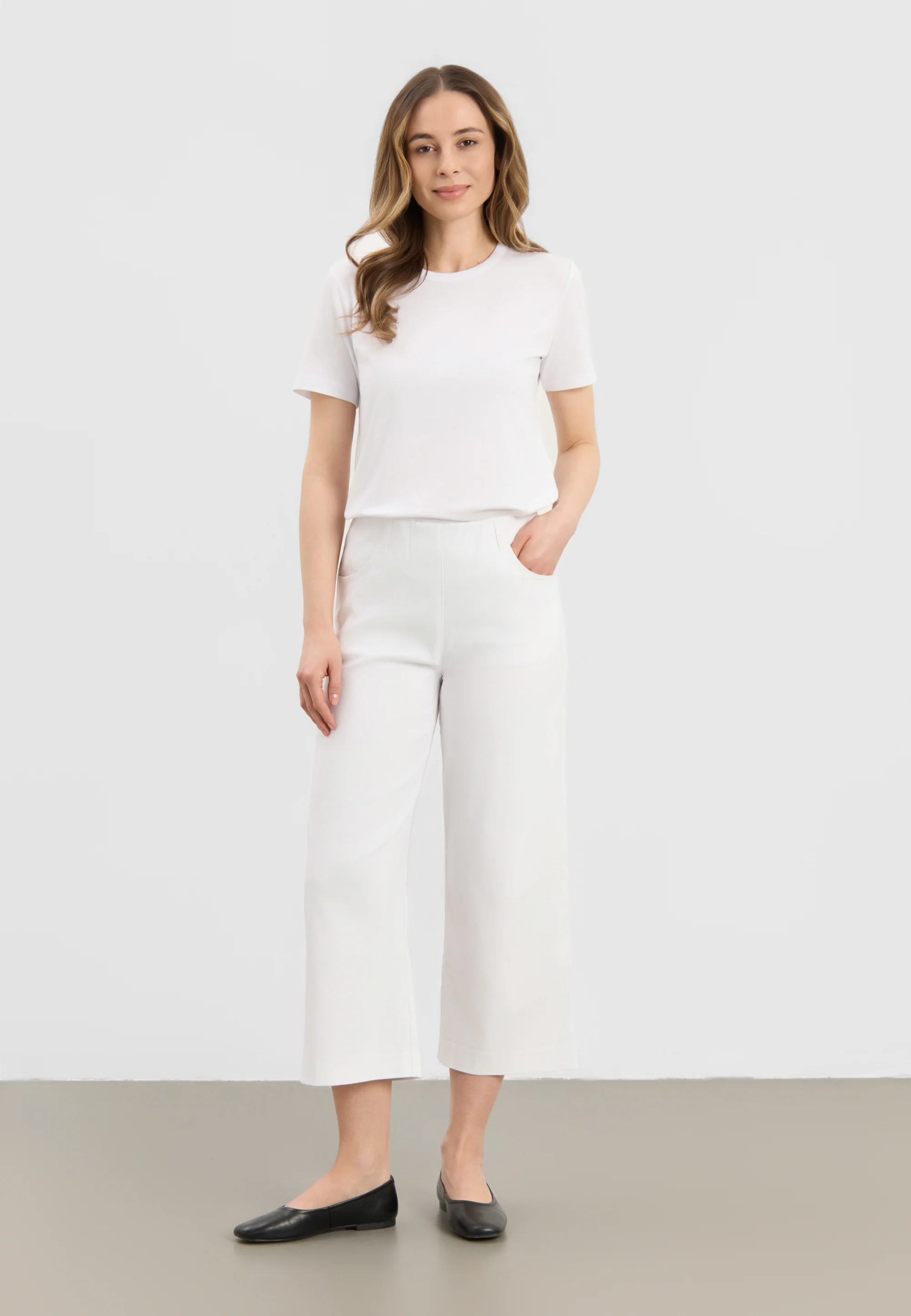 Donna Loose Crop - White - LauRie