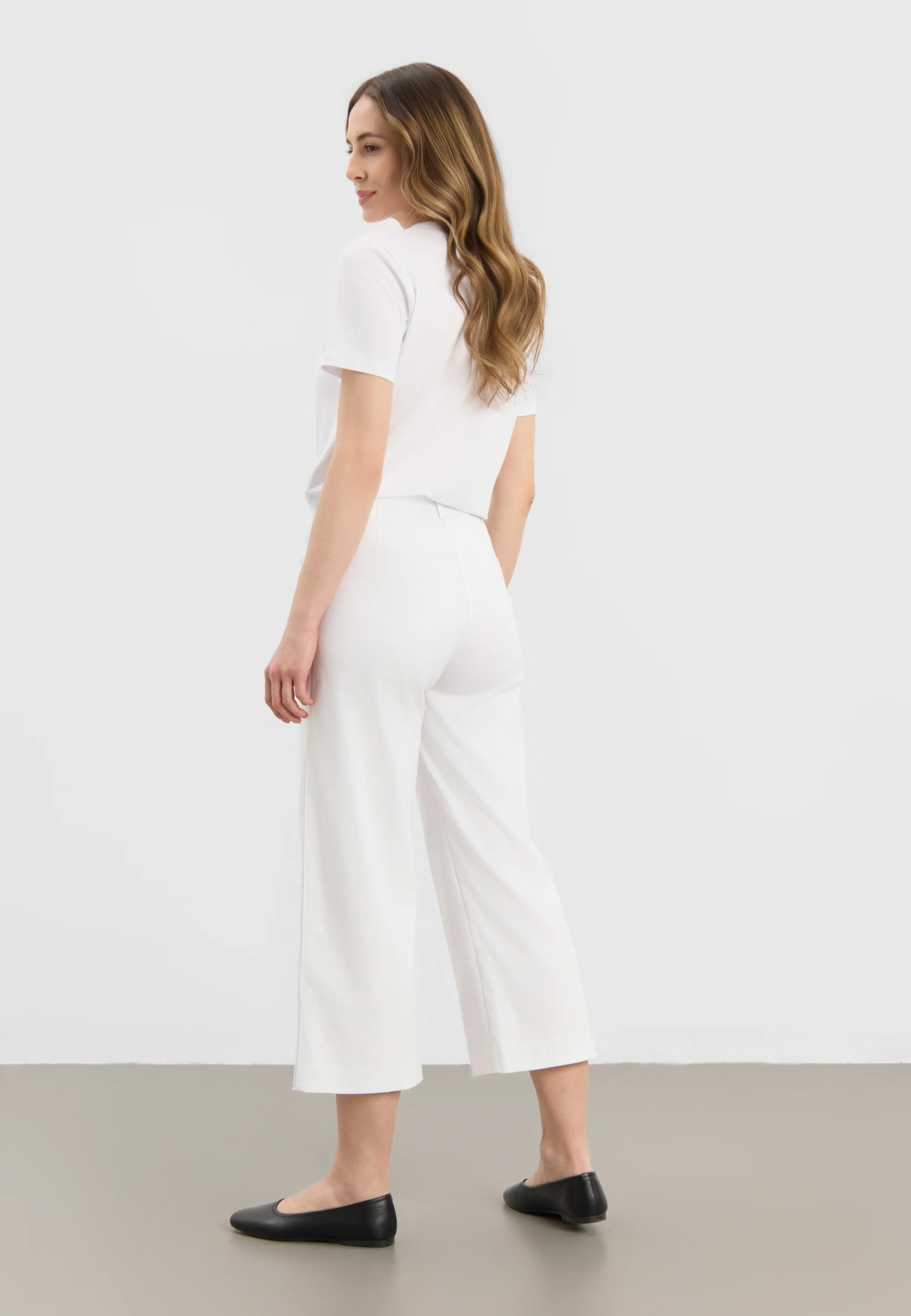Donna Loose Crop - White - LauRie