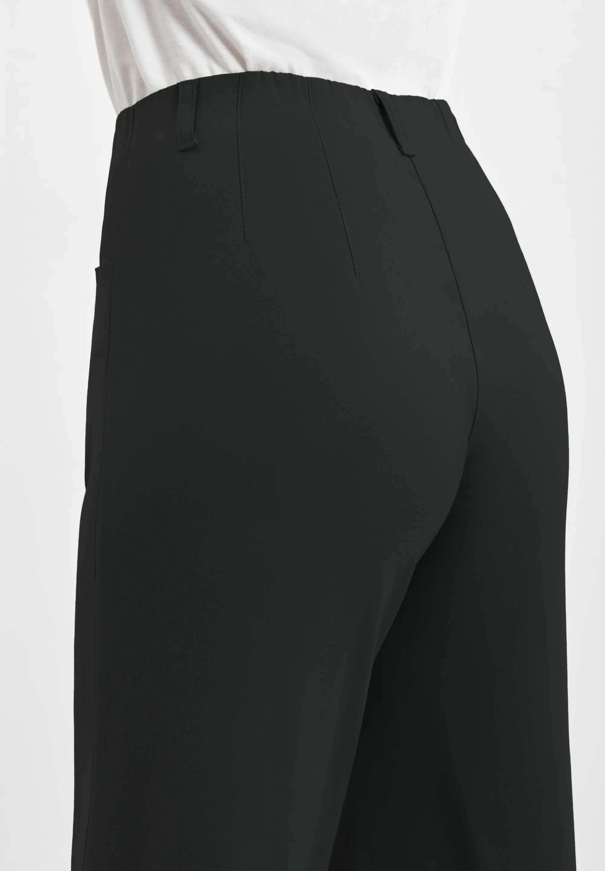 Donna Loose Crop - Black - LauRie - 3