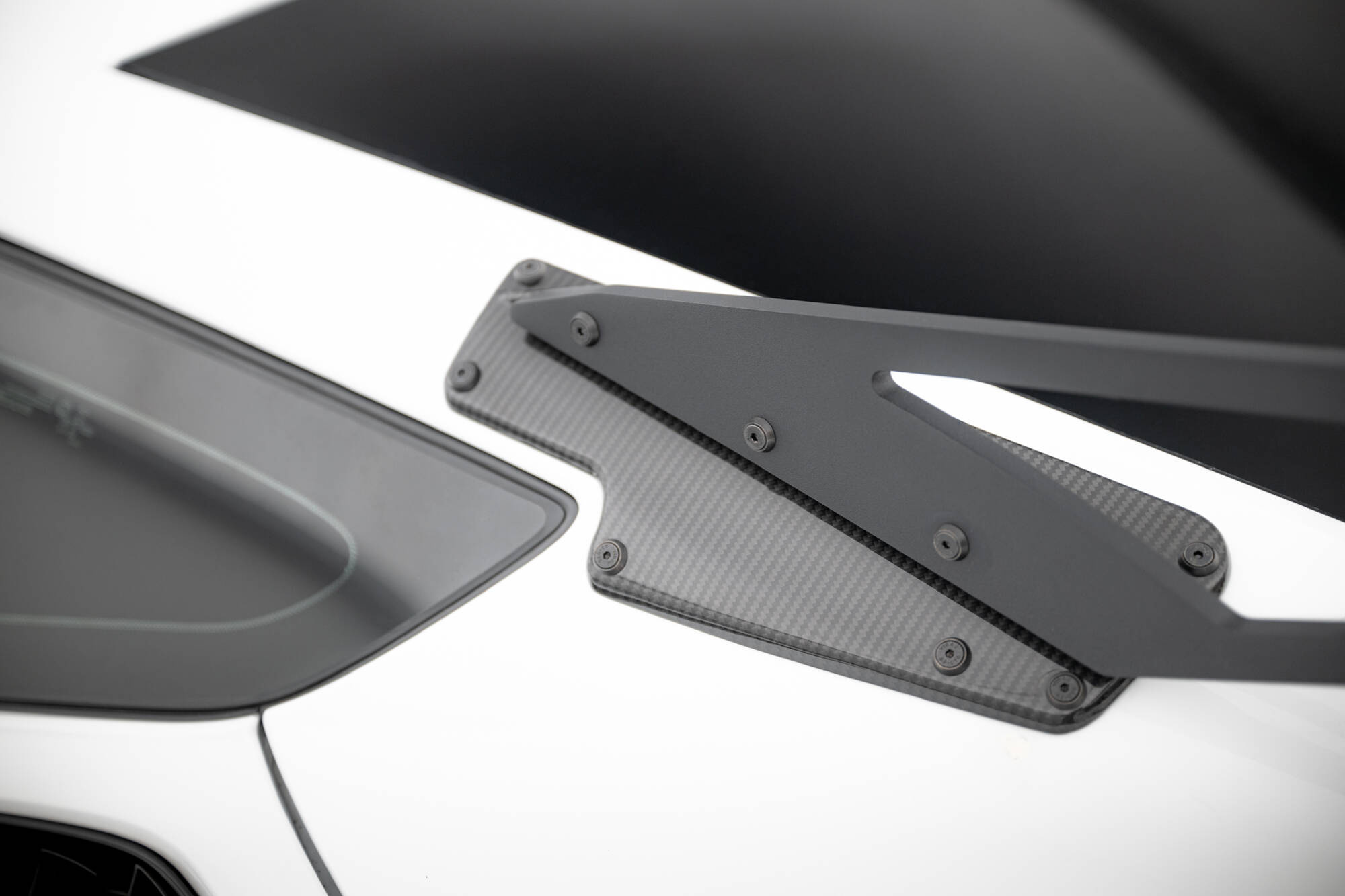 Maxton - Carbon Spoiler With Upper Swan Mounting + LED Chevrolet Corvette Stingray / Grand Sport C7 - 8
