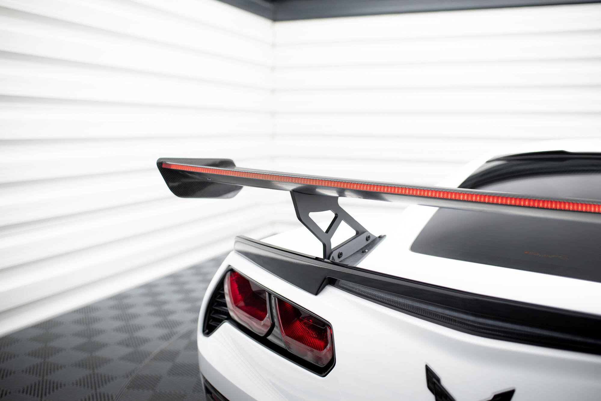 Maxton - Carbon Spoiler With Internal Brackets Uprights + LED Chevrolet Corvette Stingray / Grand Sport C7 - 4