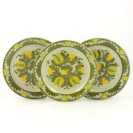  Raija Uosikkinen (1960s) Three Studio Plates with Green/Yellow Decor 20 cm