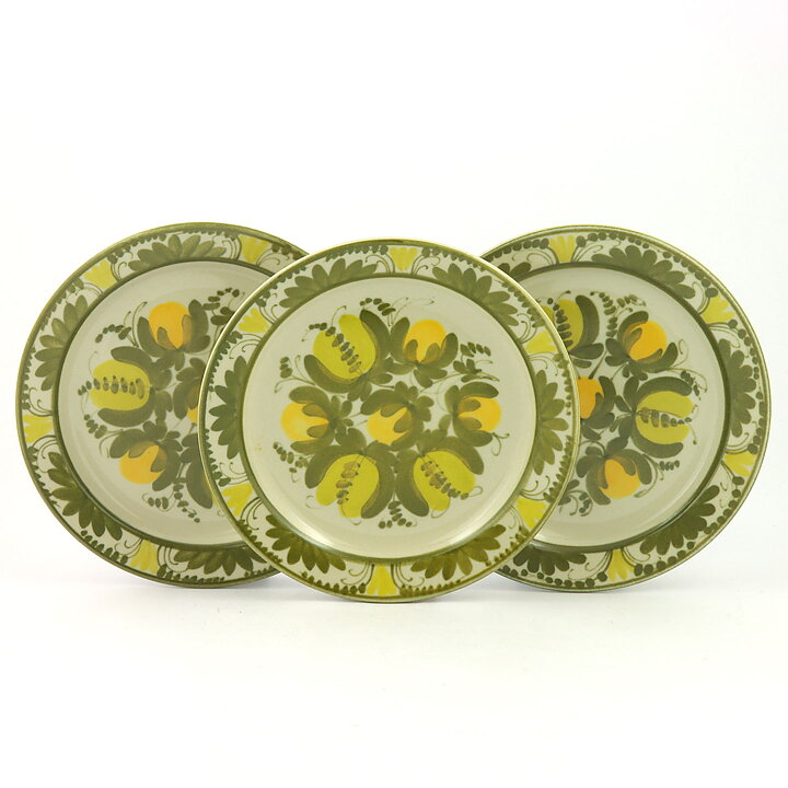  Raija Uosikkinen (1960s) Three Studio Plates with Green/Yellow Decor 20 cm