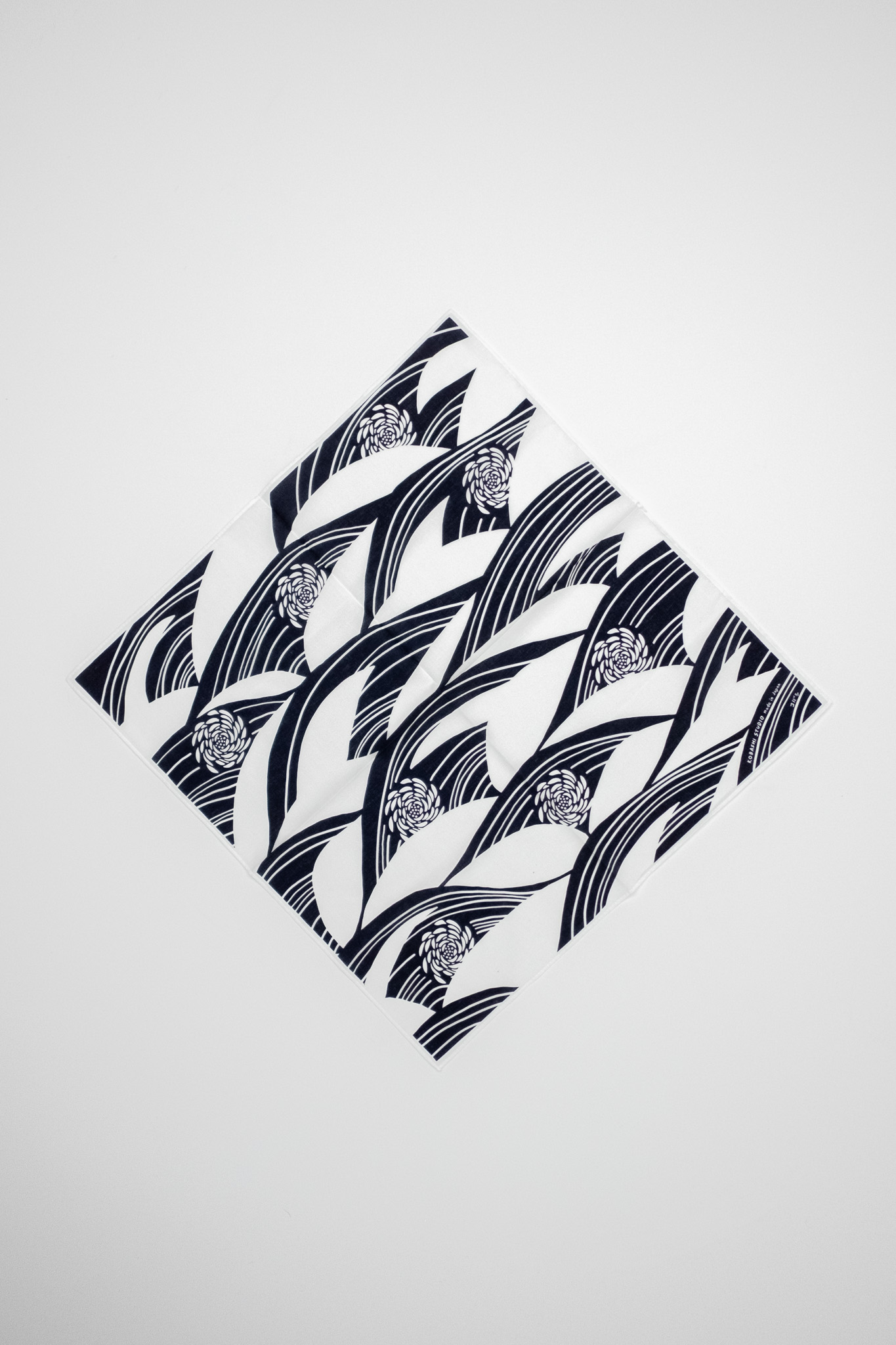 Kobashi Studio - Chrysanthemum Bandana White/Navy Kiku-Sui - 2