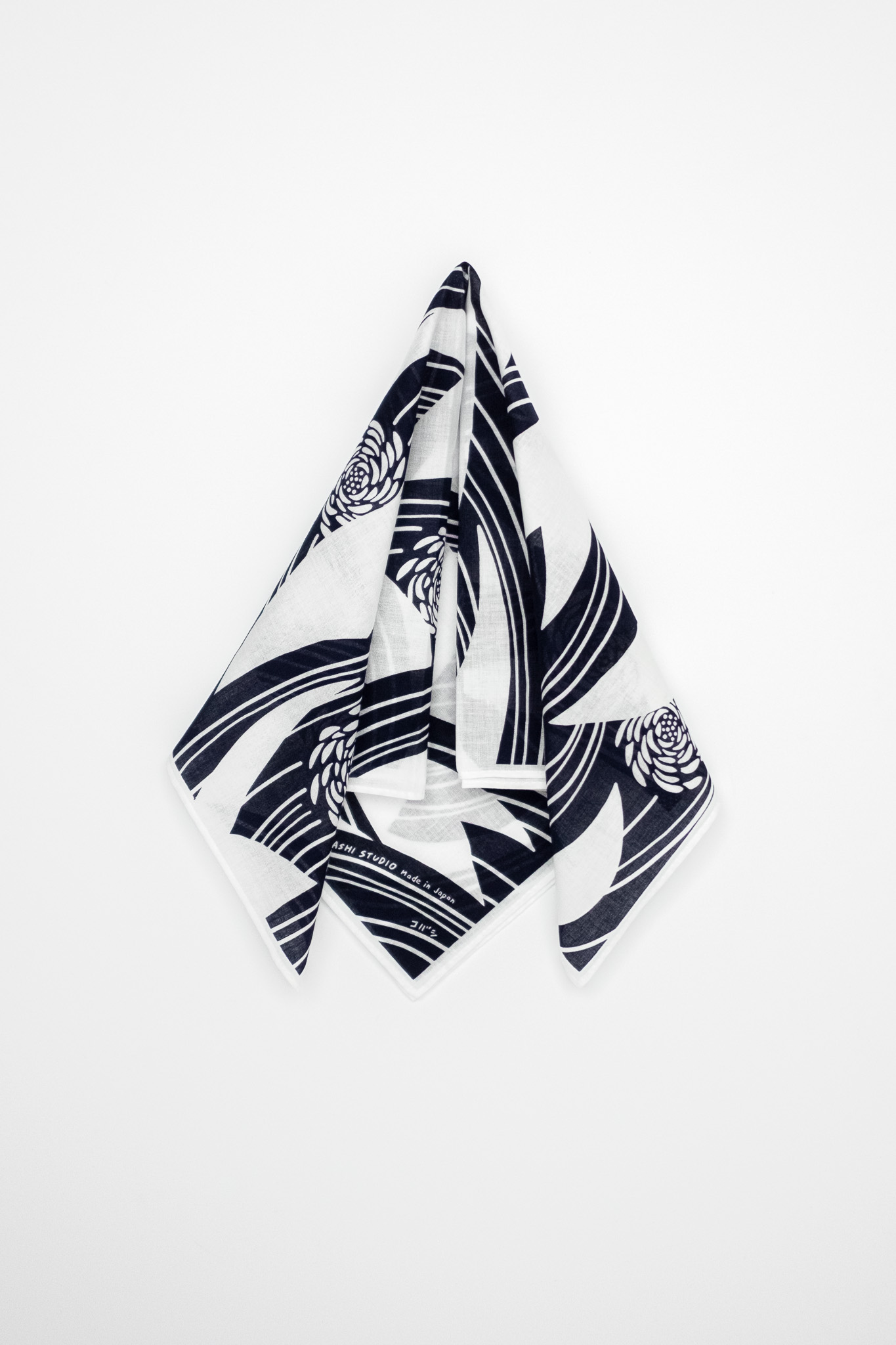 Kobashi Studio - Chrysanthemum Bandana White/Navy Kiku-Sui