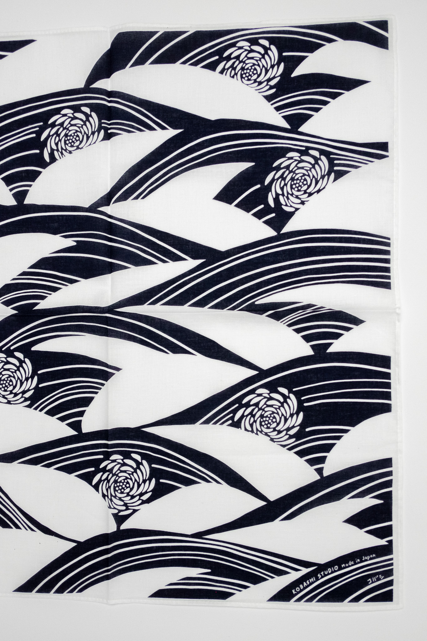 Kobashi Studio - Chrysanthemum Bandana White/Navy Kiku-Sui - 5