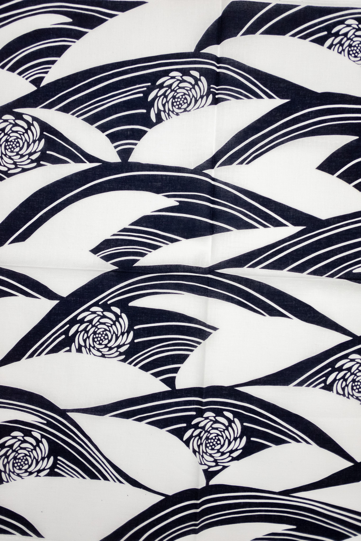 Kobashi Studio - Chrysanthemum Bandana White/Navy Kiku-Sui - 6