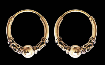 17 mm. Fantastiska öronringar i brons.