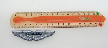 Broderat Aston Martin märke 7,6 cm