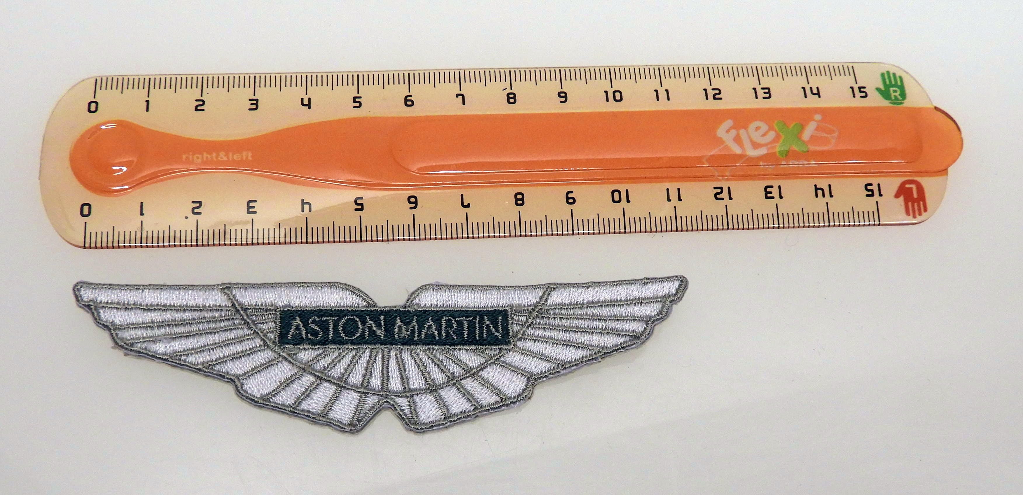 Broderat Aston Martin märke 11 cm