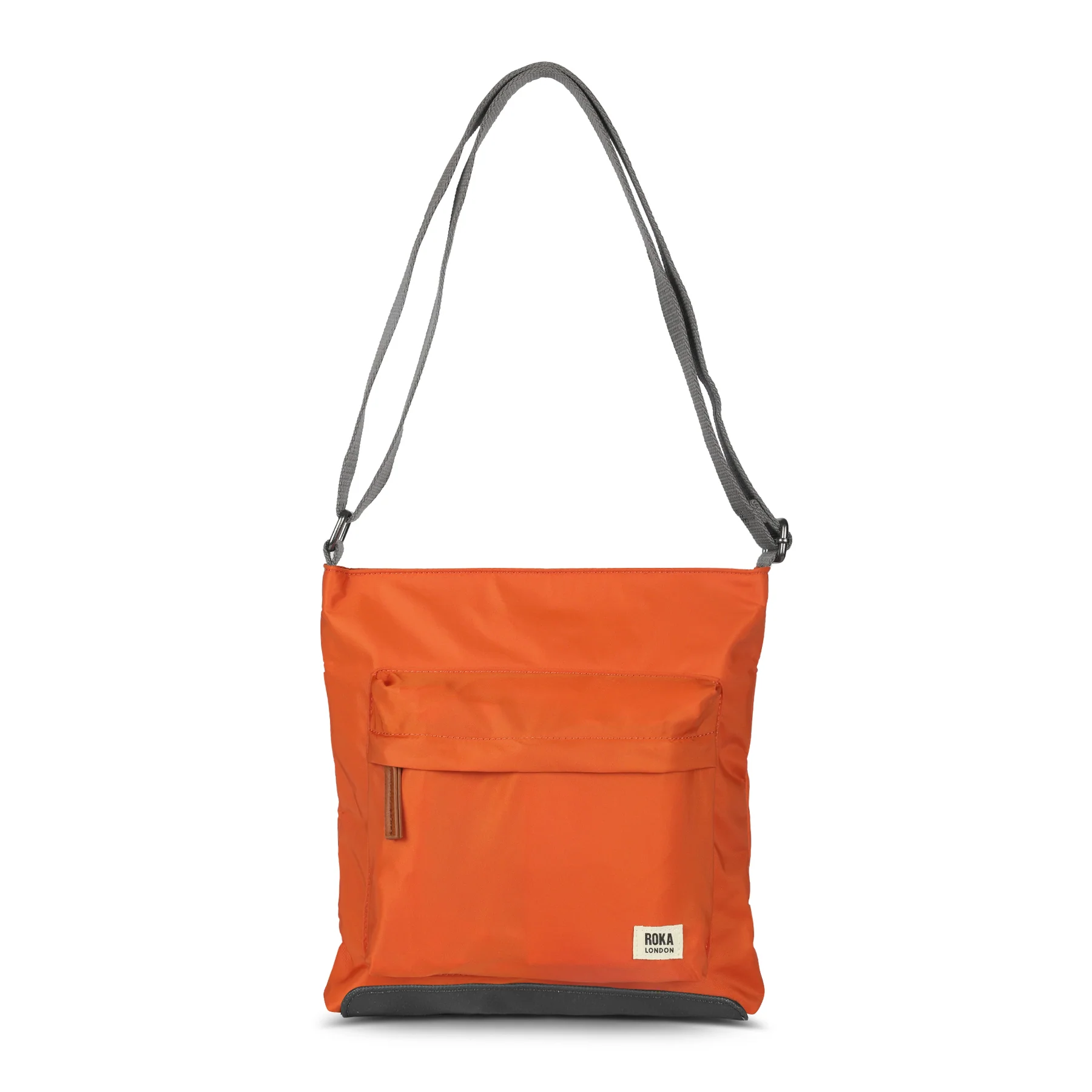 Väska i nylon från ROKA , modell Kennington, burnt orange