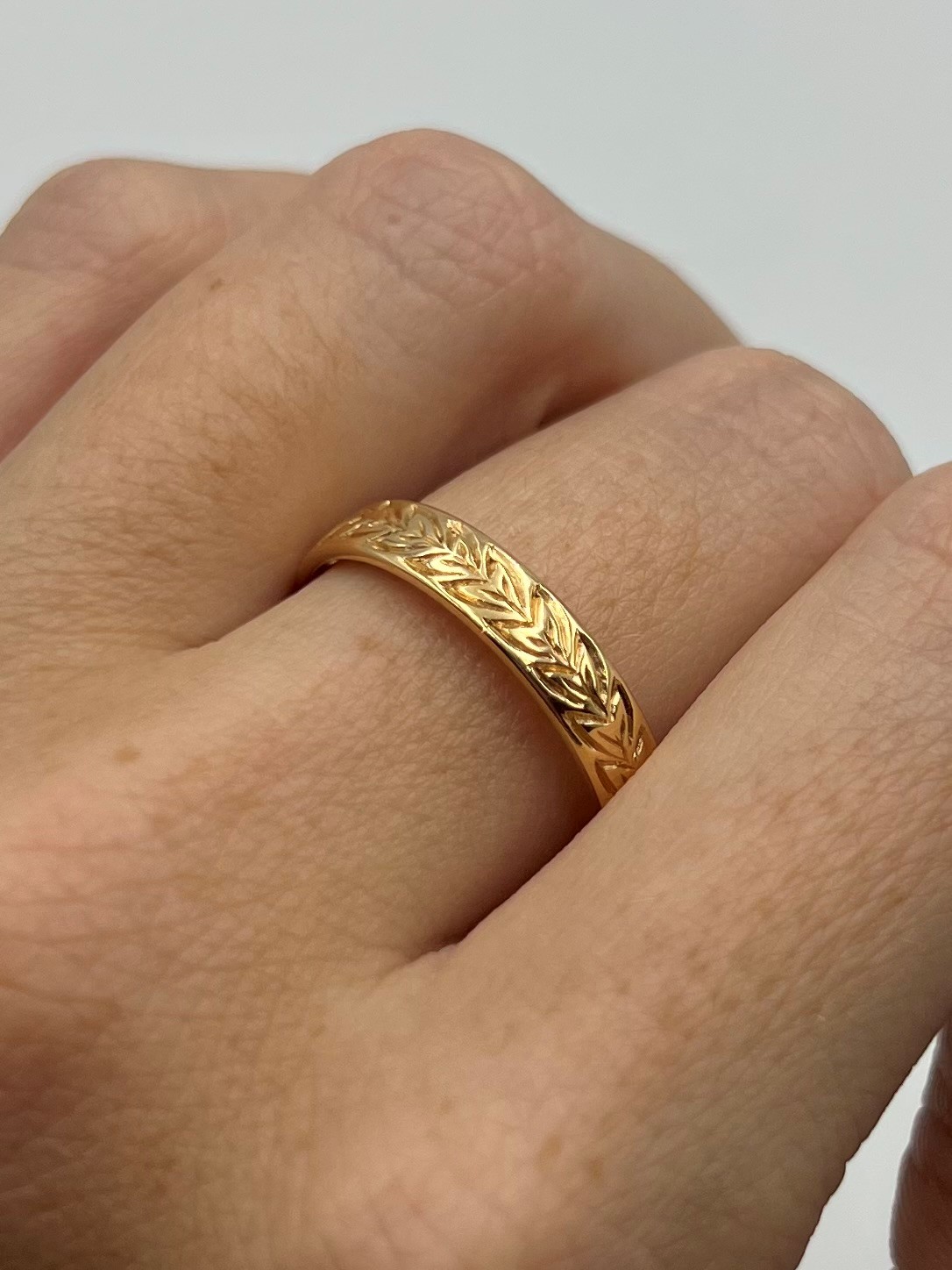 Ring ReLeaf guld handgravyr 18 karat 