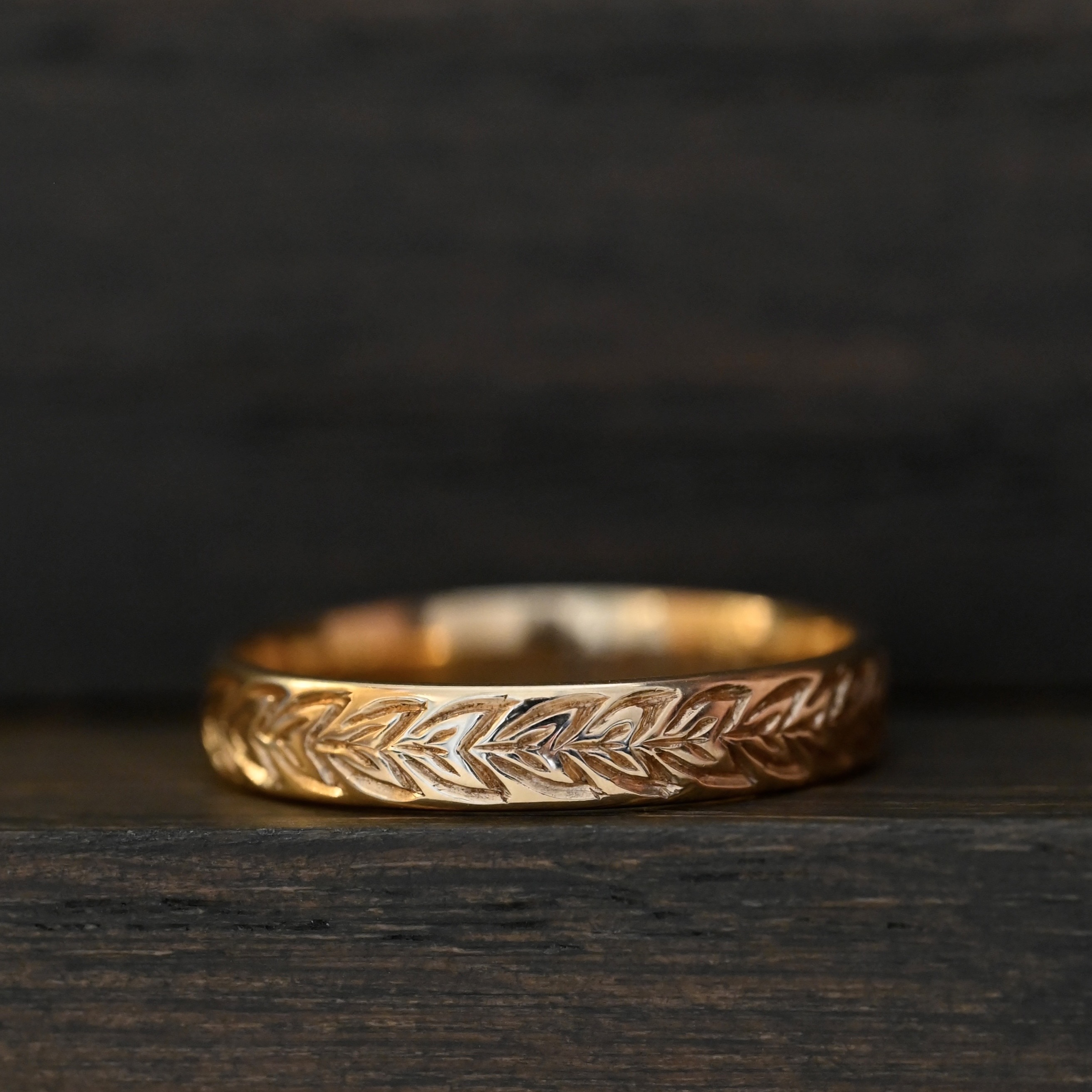 Ring ReLeaf guld handgravyr 18 karat