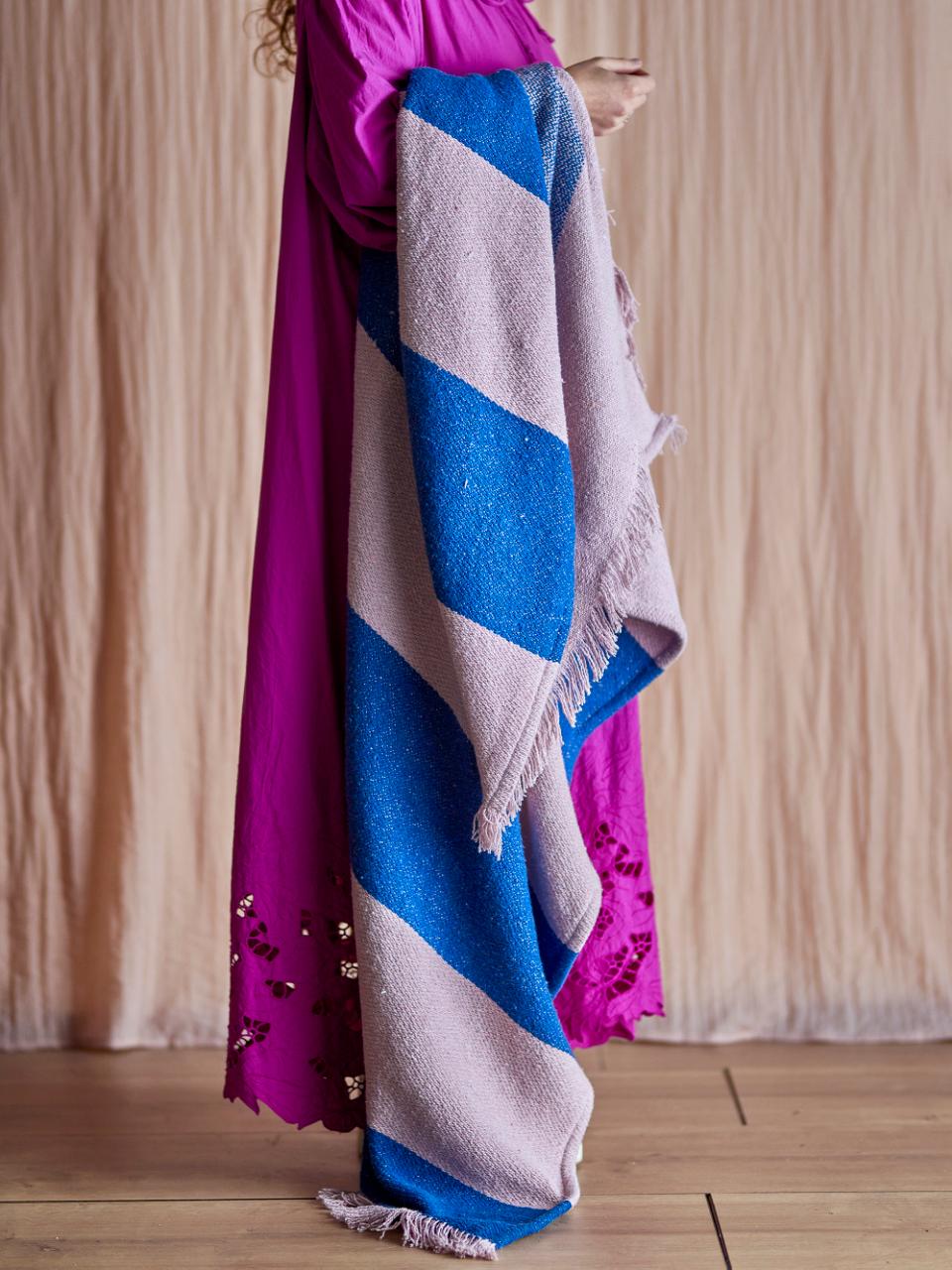 Throw blue/pink