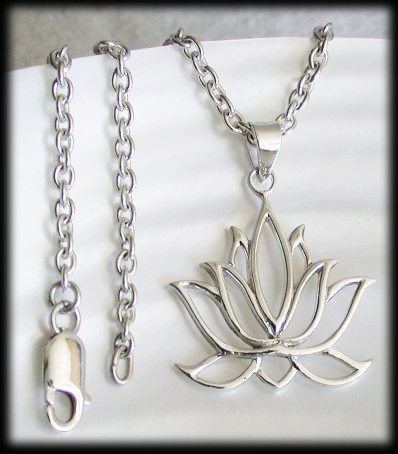 Vackert halsband med en lotusblomma i silver. - 2