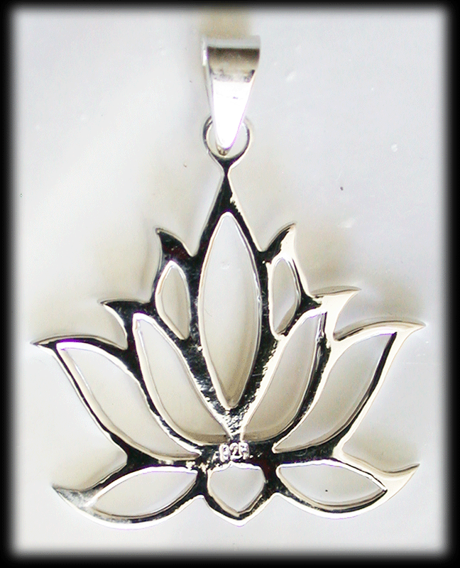 Vackert halsband med en lotusblomma i silver. - 4