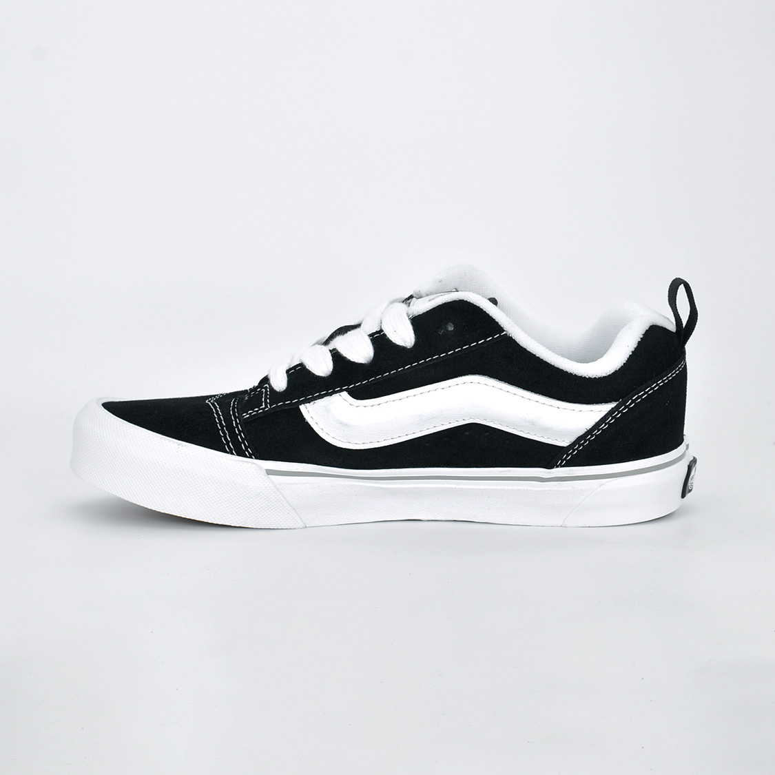 Vans Junior/Kids - Knu Skool Black/White - 4