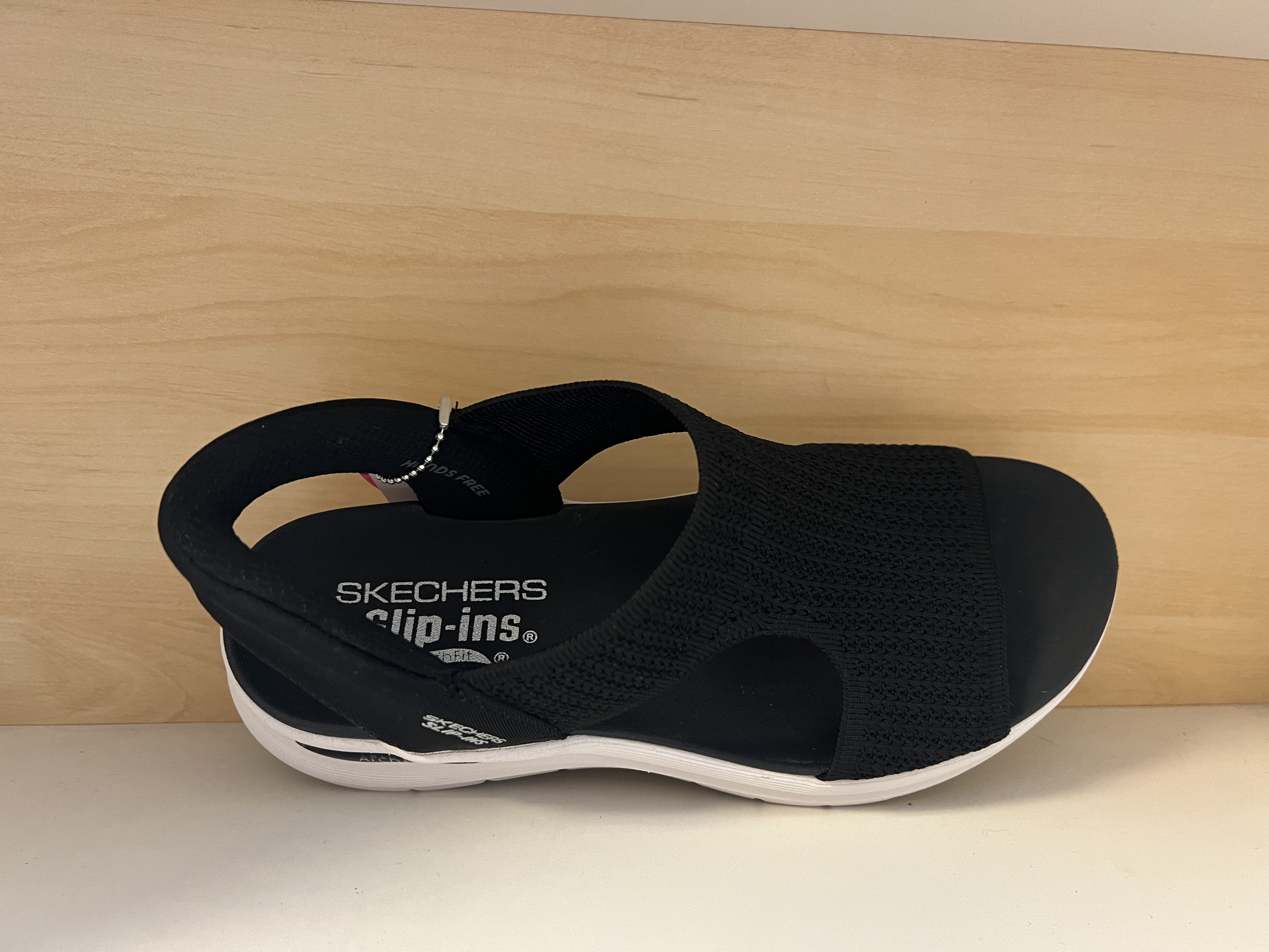 Skechers slip-ins-sandal. Arch Fit, svart med vit yttersula. - 2