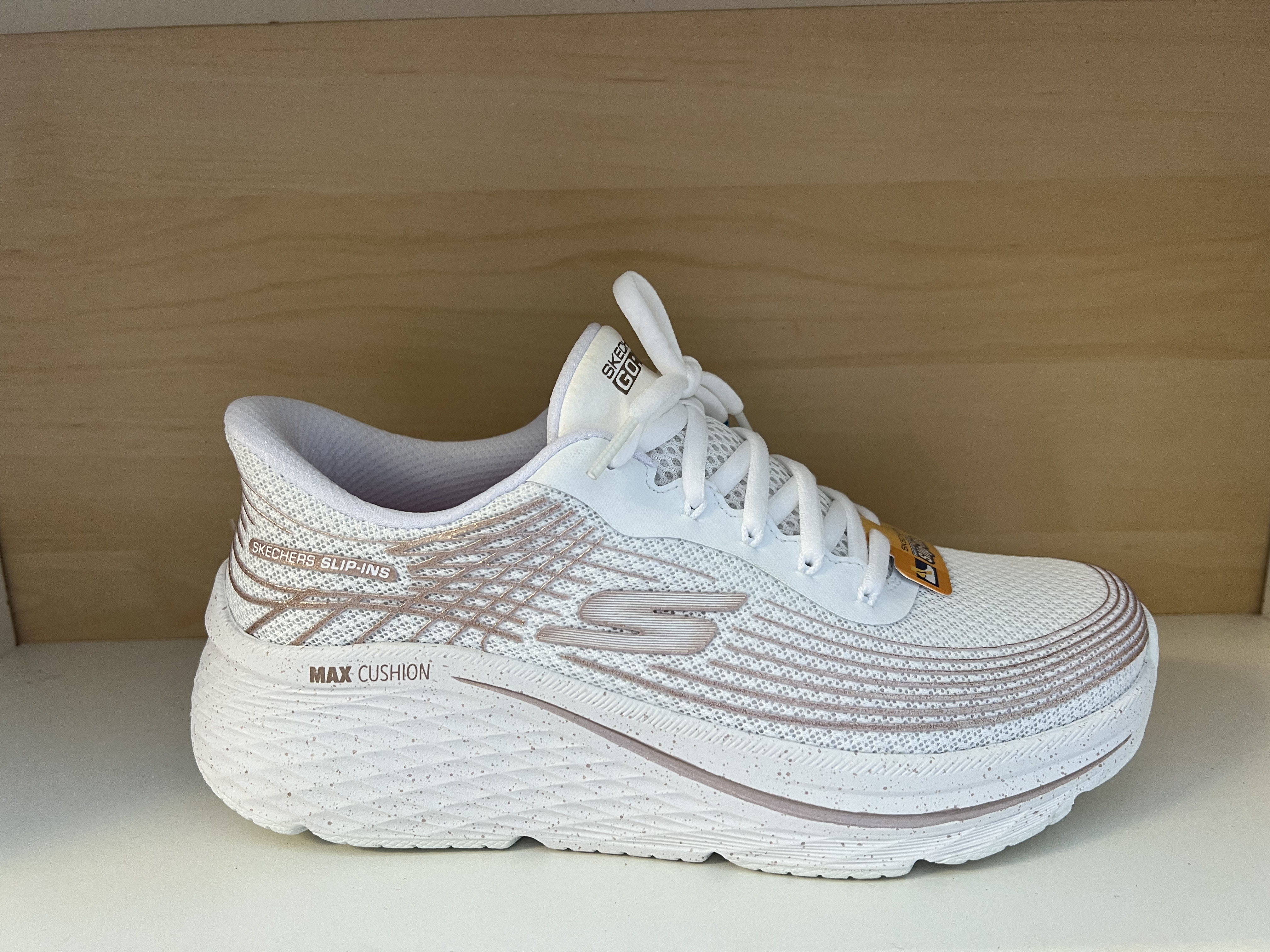 Skechers Max Cushion Elite. Slip-ins. Memory Foam innersula