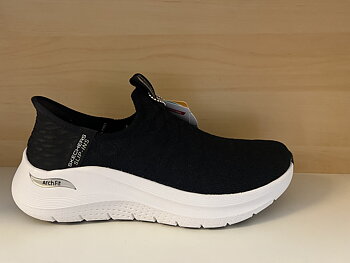 Skechers ArchFit. Svart med vit sula. Slip-ins.