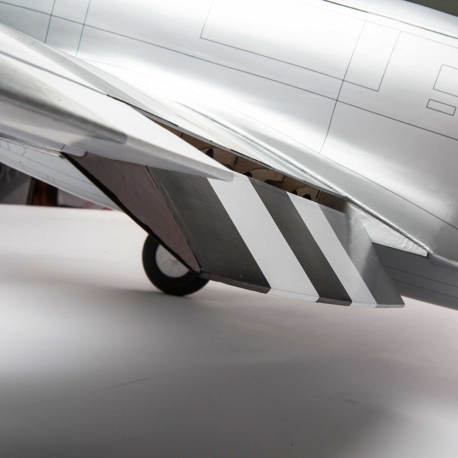 Hangar 9 P-47D Thunderbolt 20cc ARF, 67" - 24
