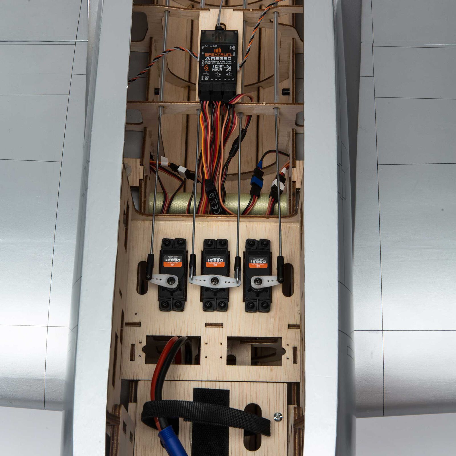 Hangar 9 P-47D Thunderbolt 20cc ARF, 67" - 29