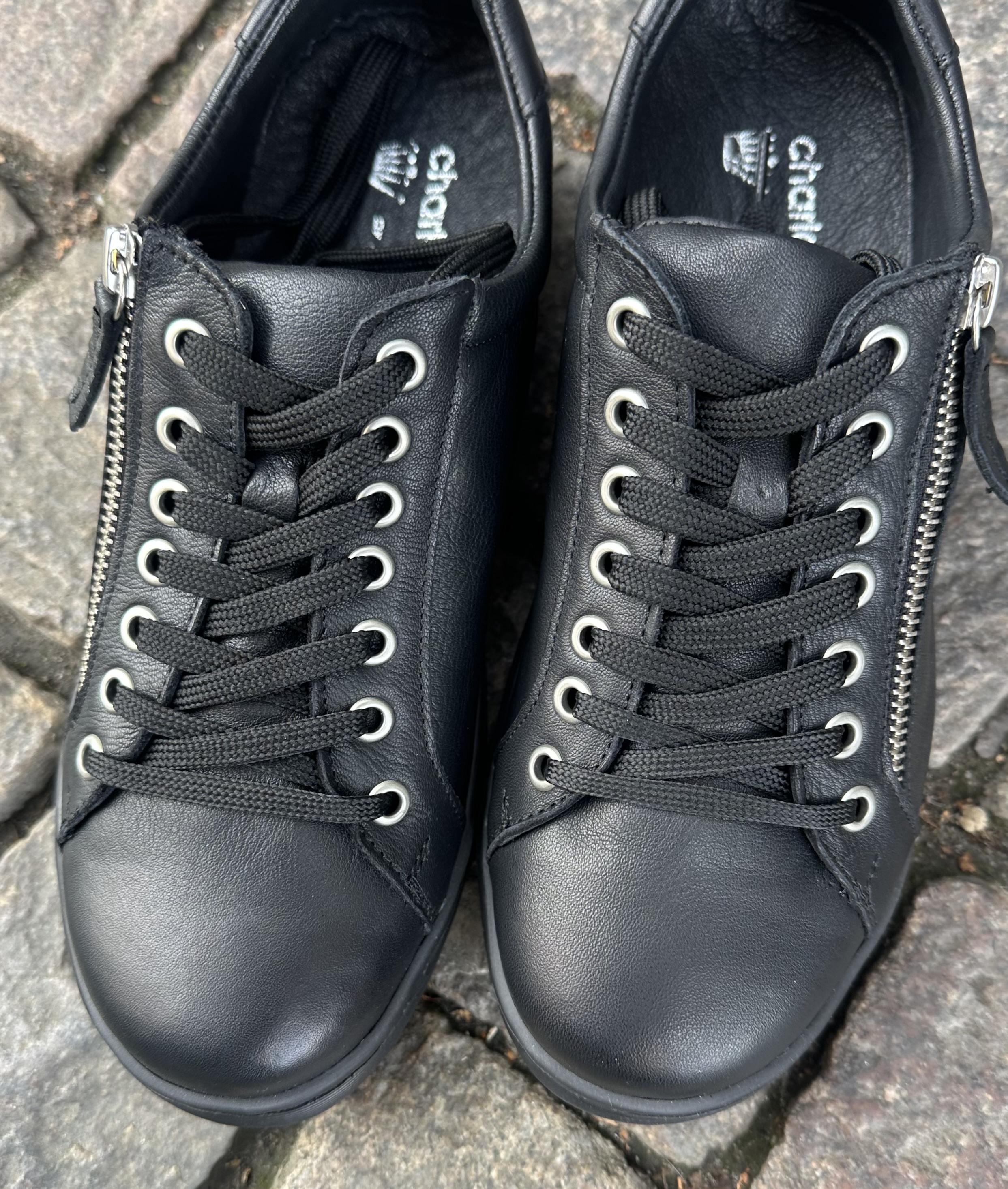 Sneakers med blixtlås från  Charlotte of Sweden, svart - 4
