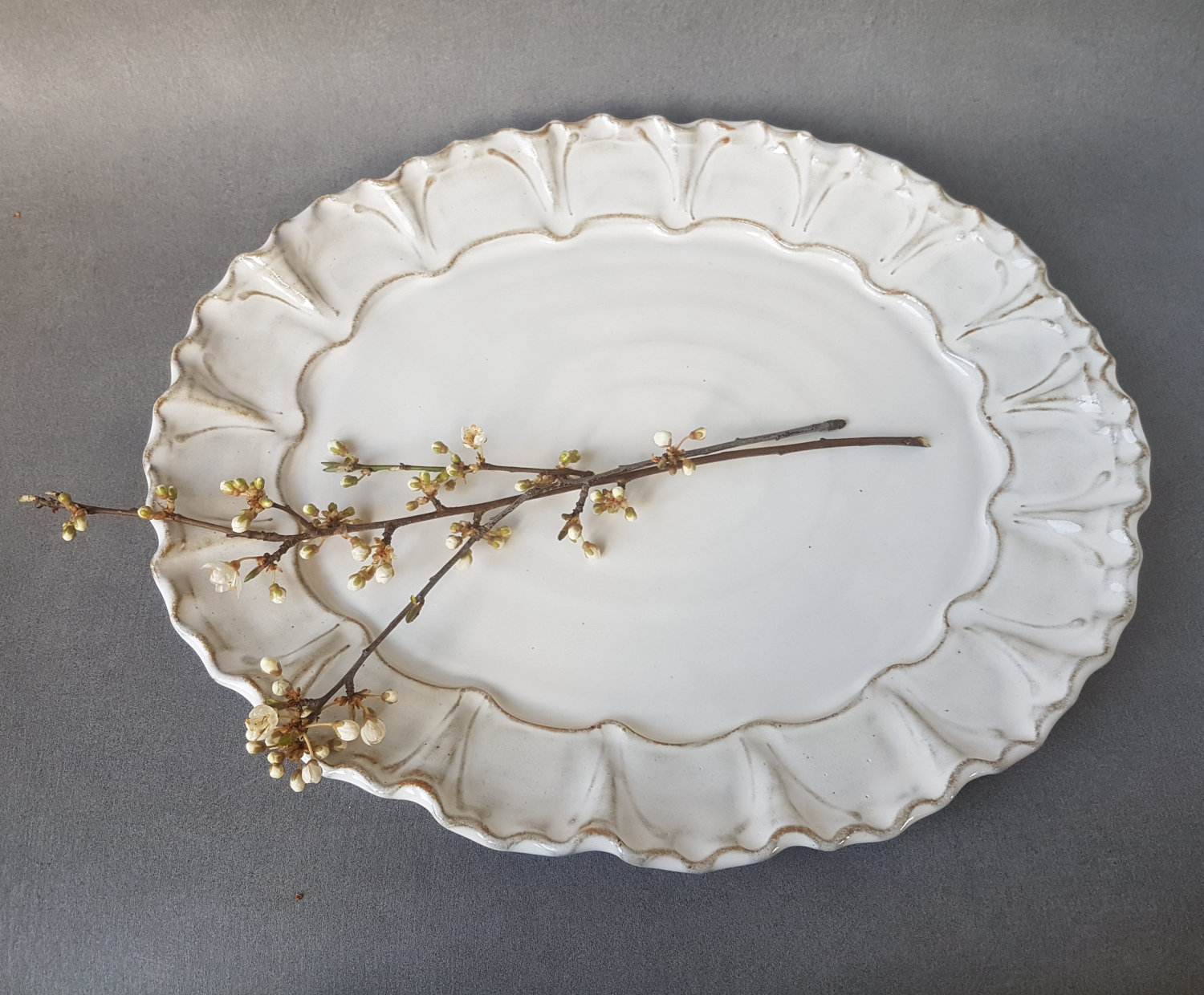 Oval serving plate