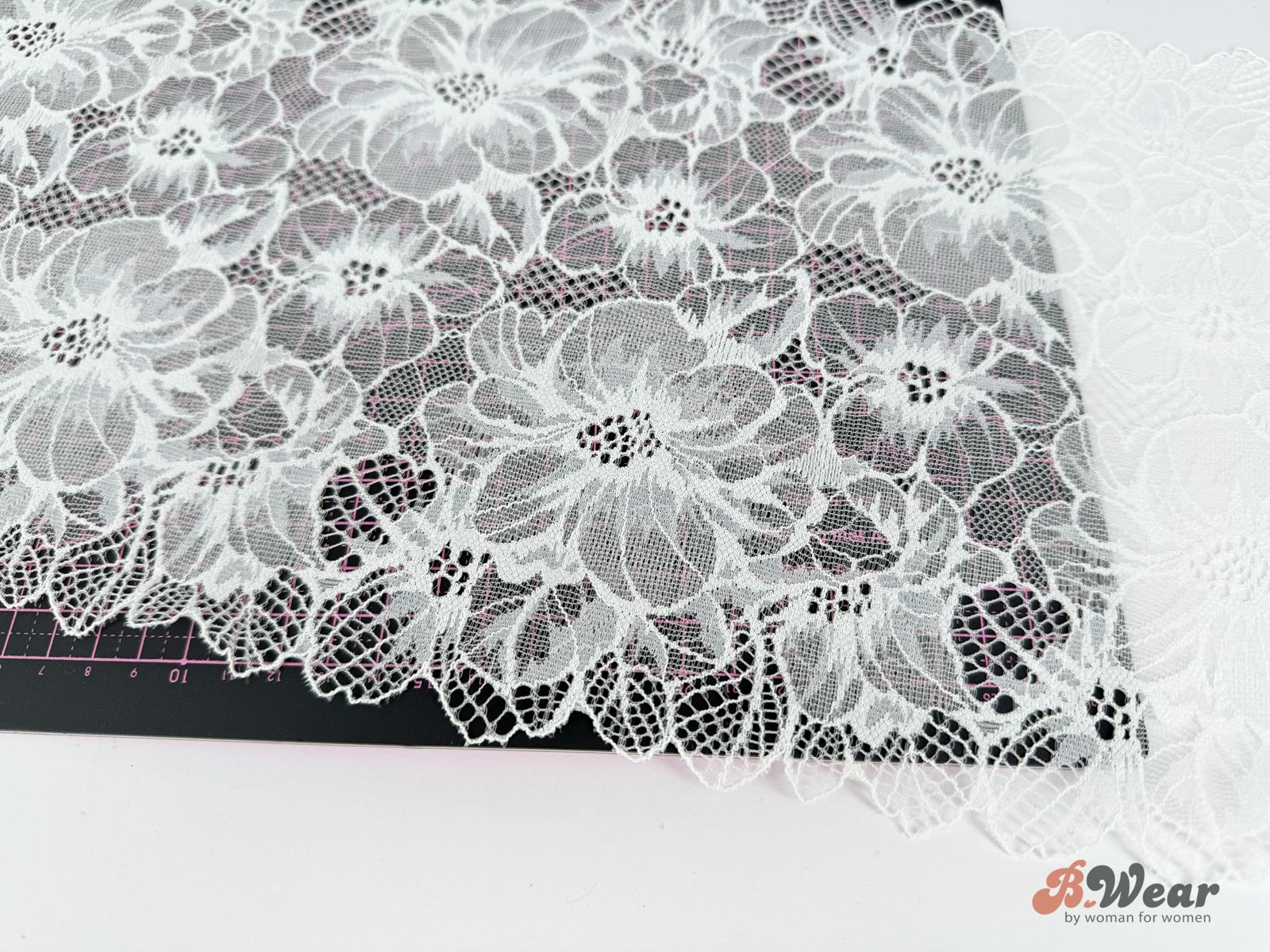Soft White stretch lace with beautiful flowers - 24 cm