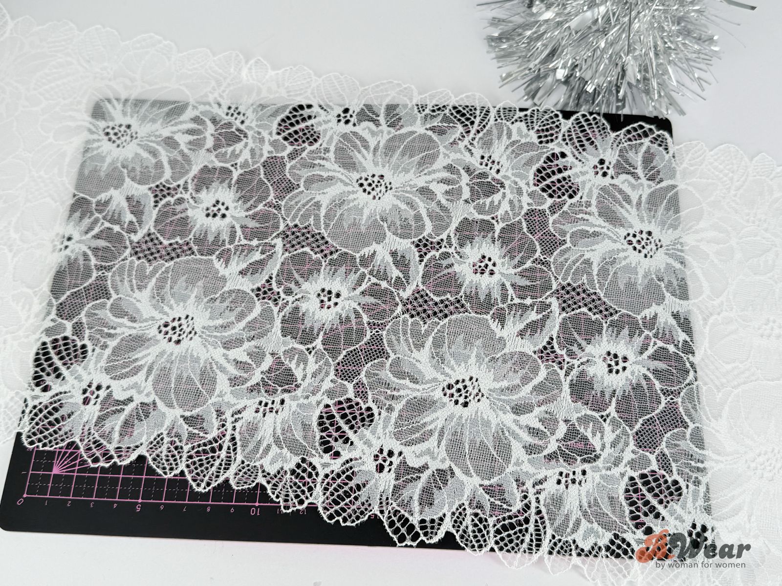Soft White stretch lace with beautiful flowers - 24 cm - 2