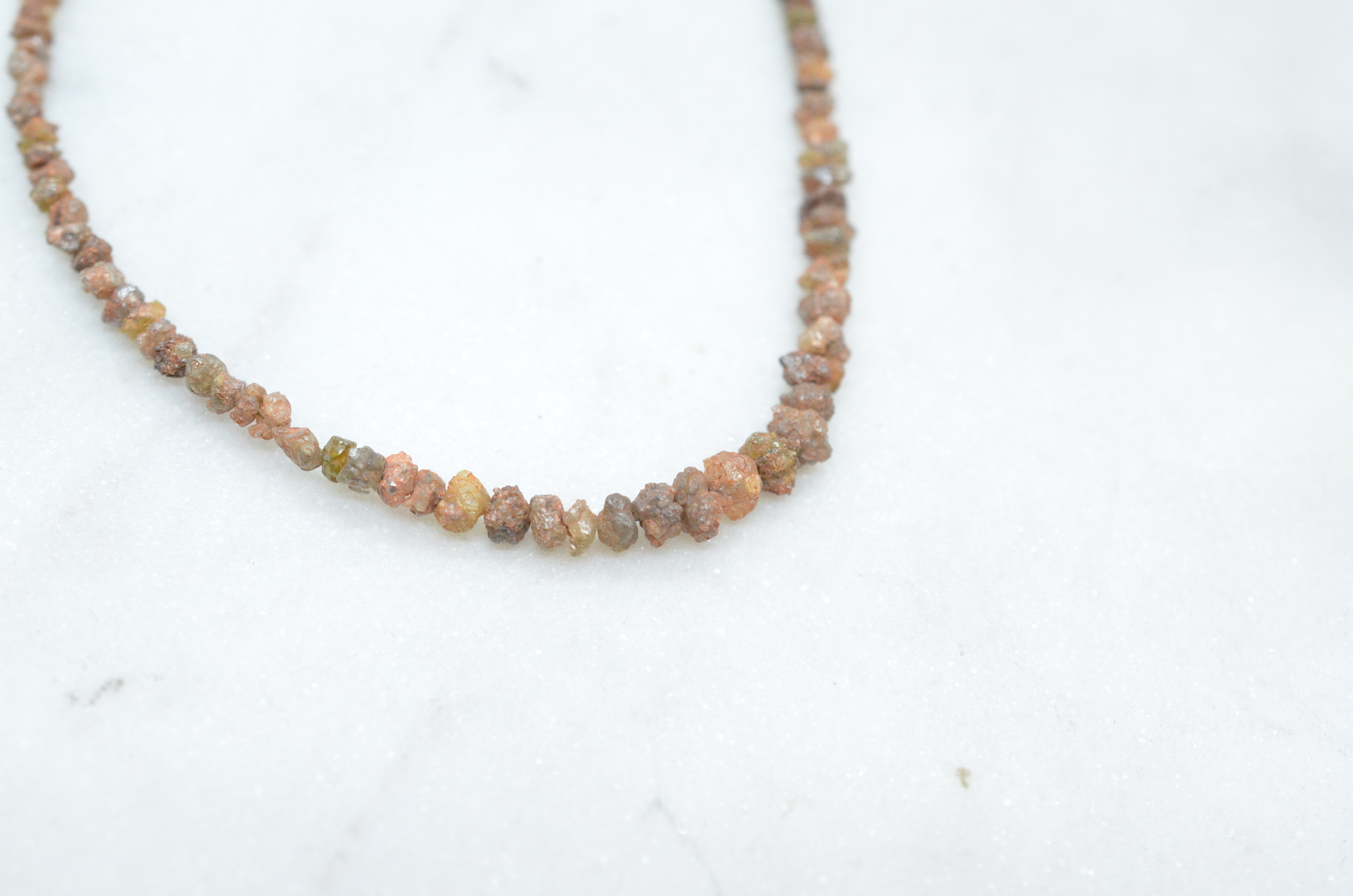Dosed necklace with rough diamonds - 4