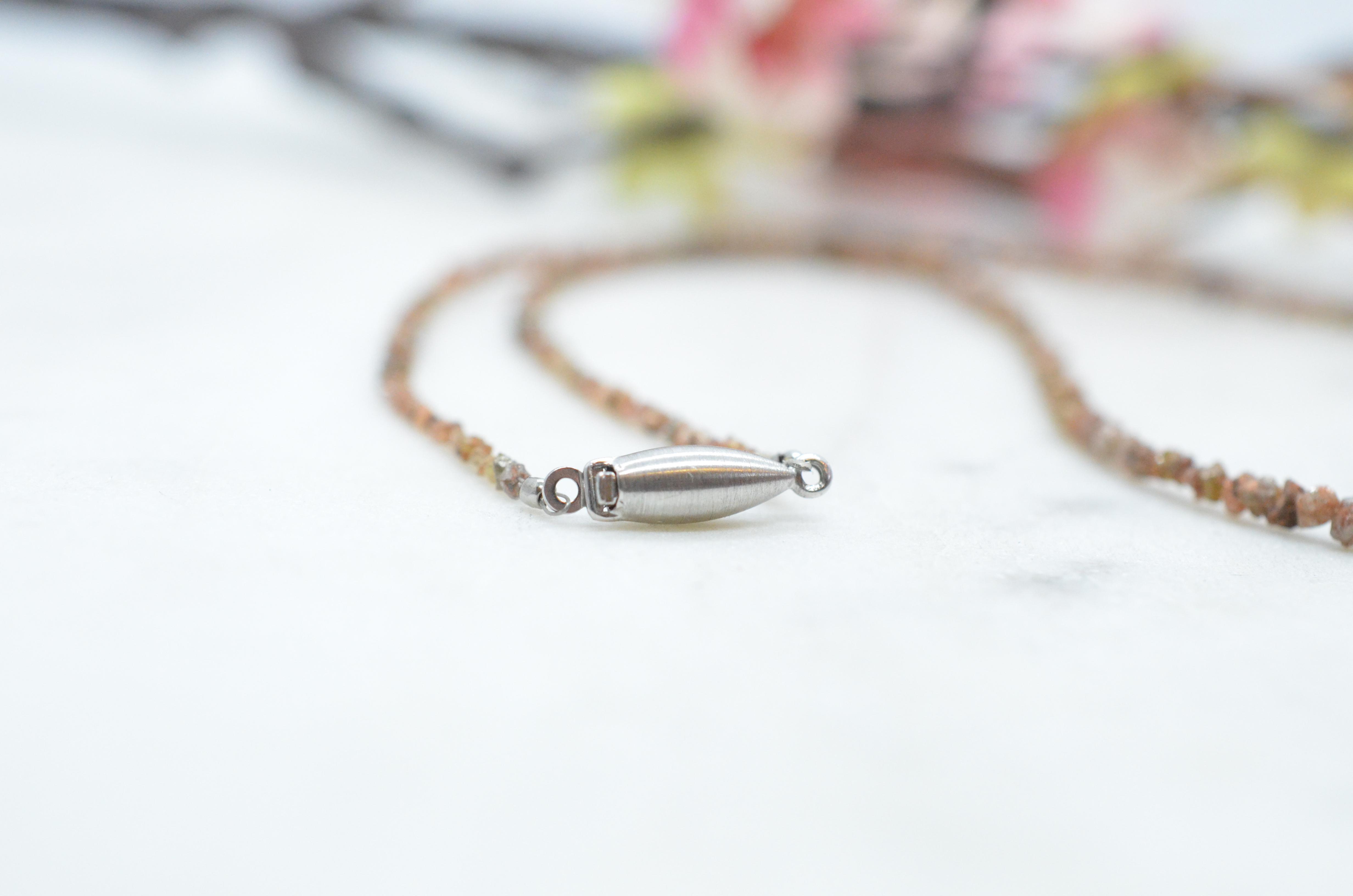 Dosed necklace with rough diamonds - 5