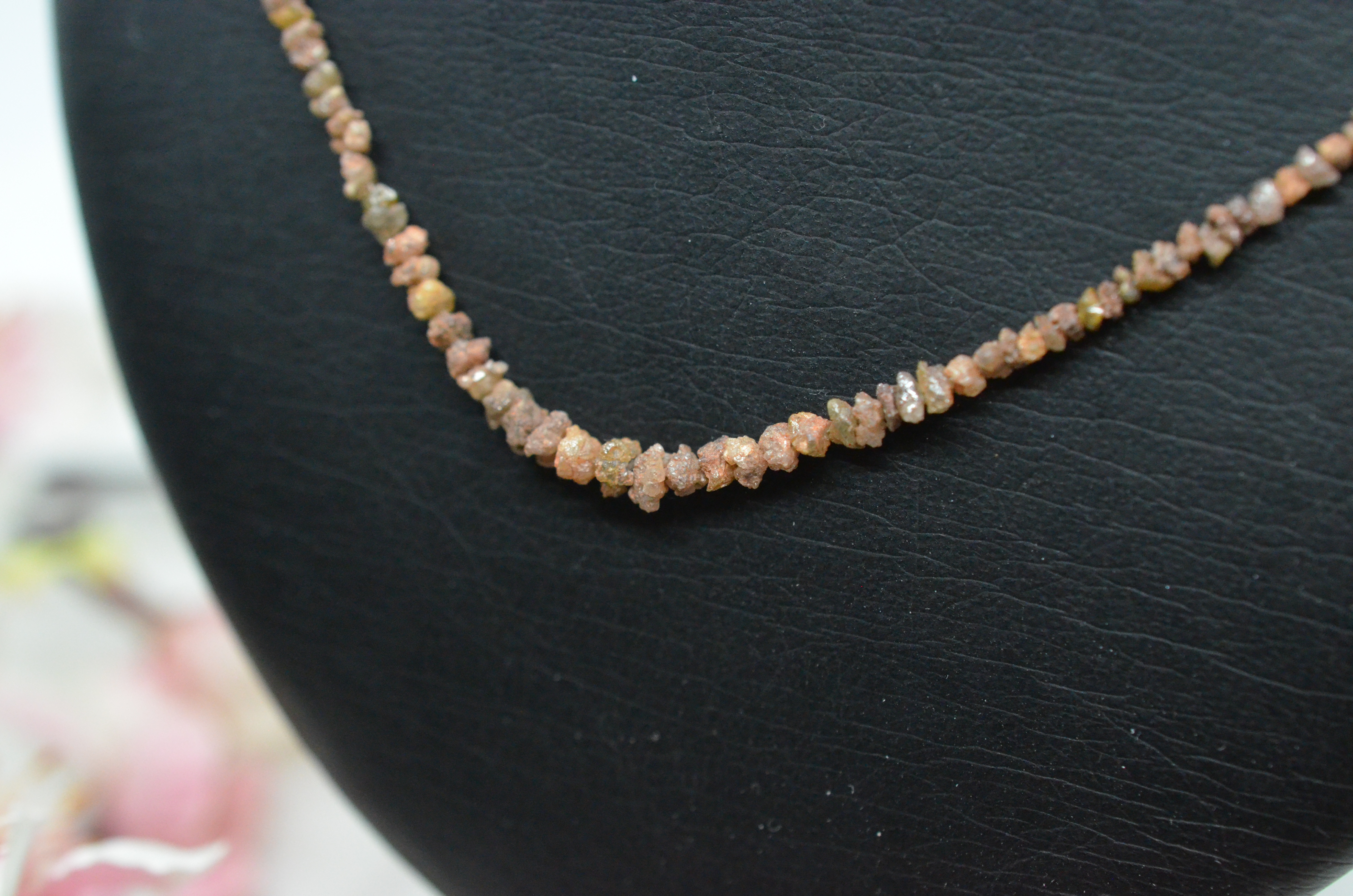 Dosed necklace with rough diamonds - 2