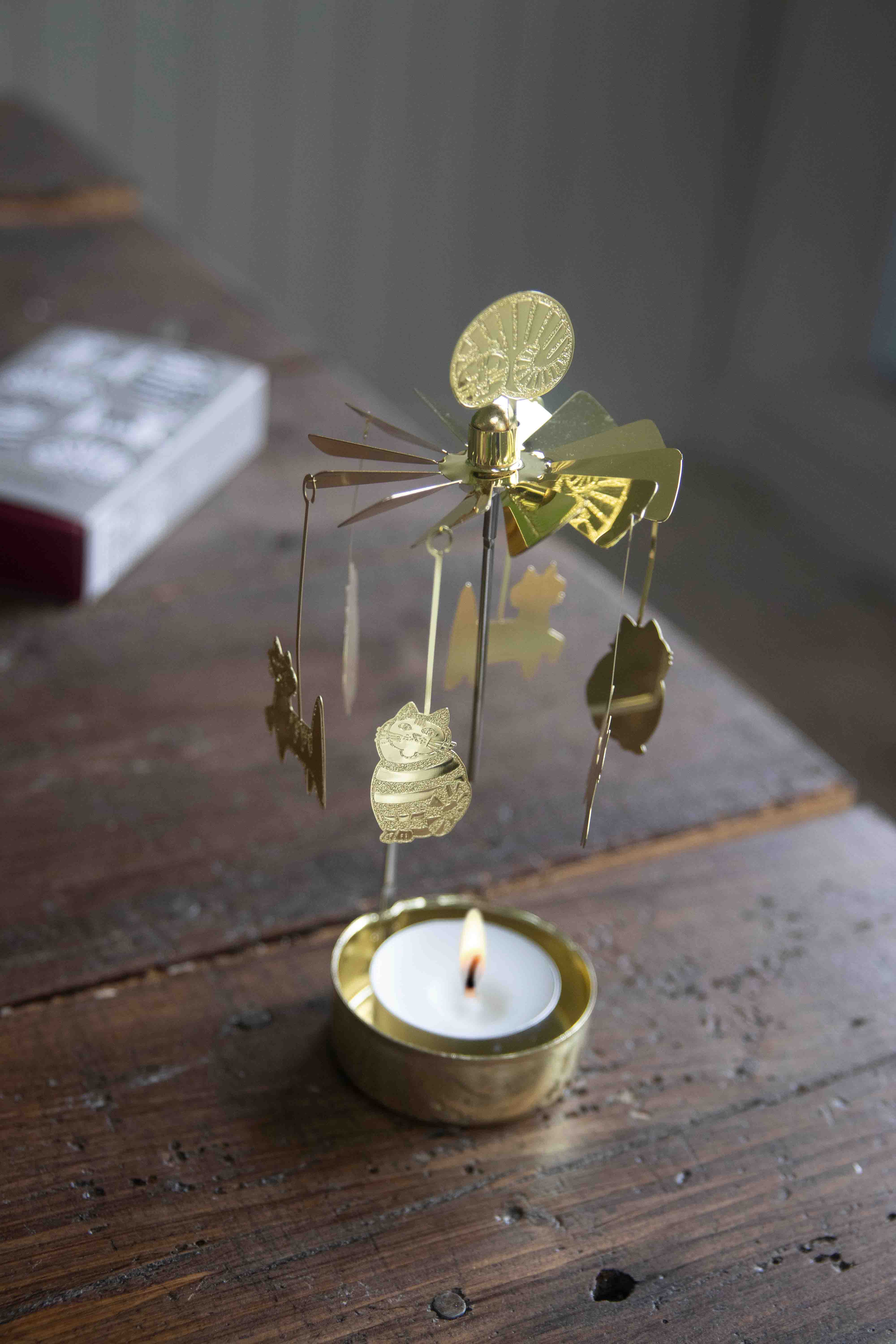 TEALIGHT SPINNER LISA L. CATS 