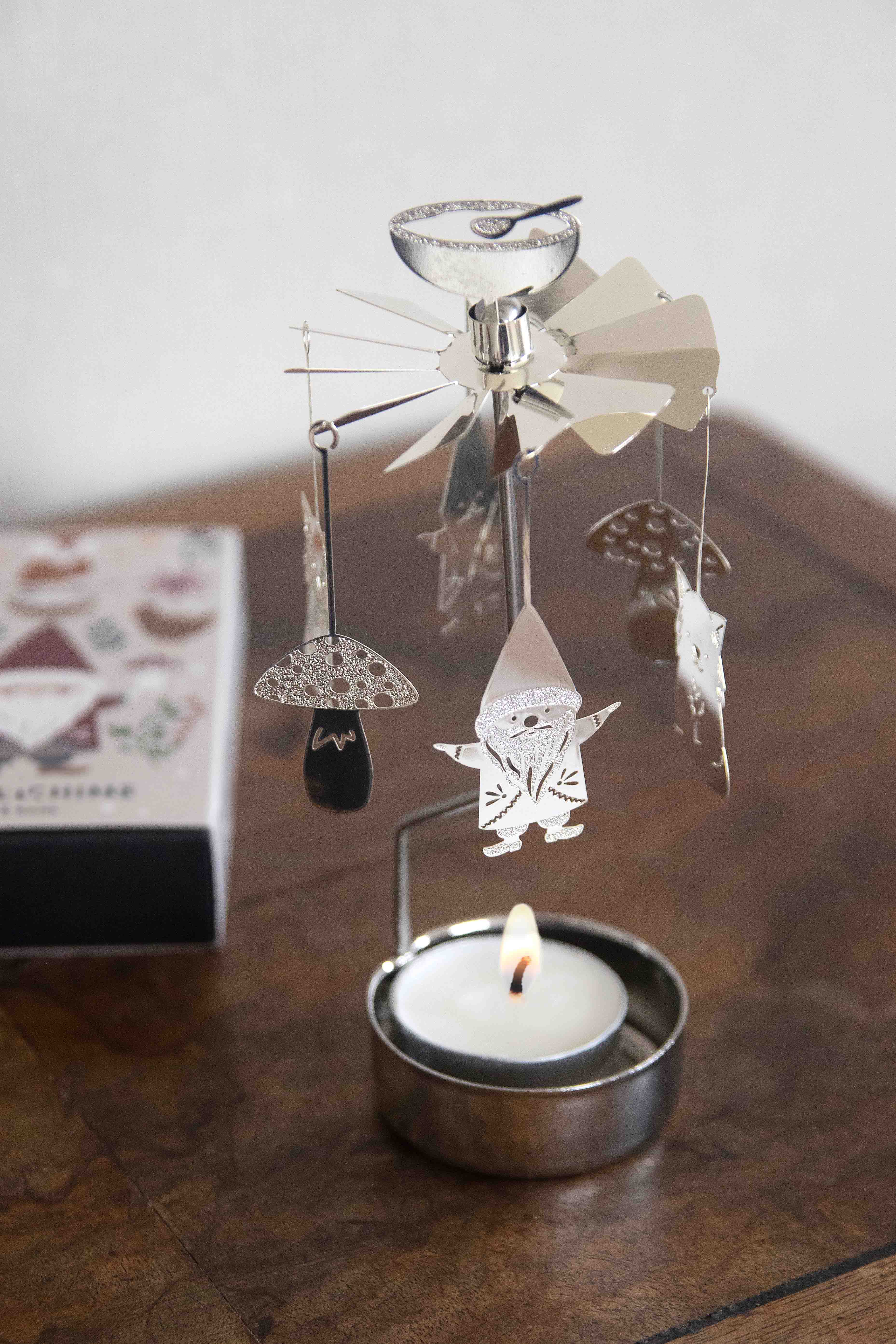 TEALIGHT SPINNER FOX & SANTA 