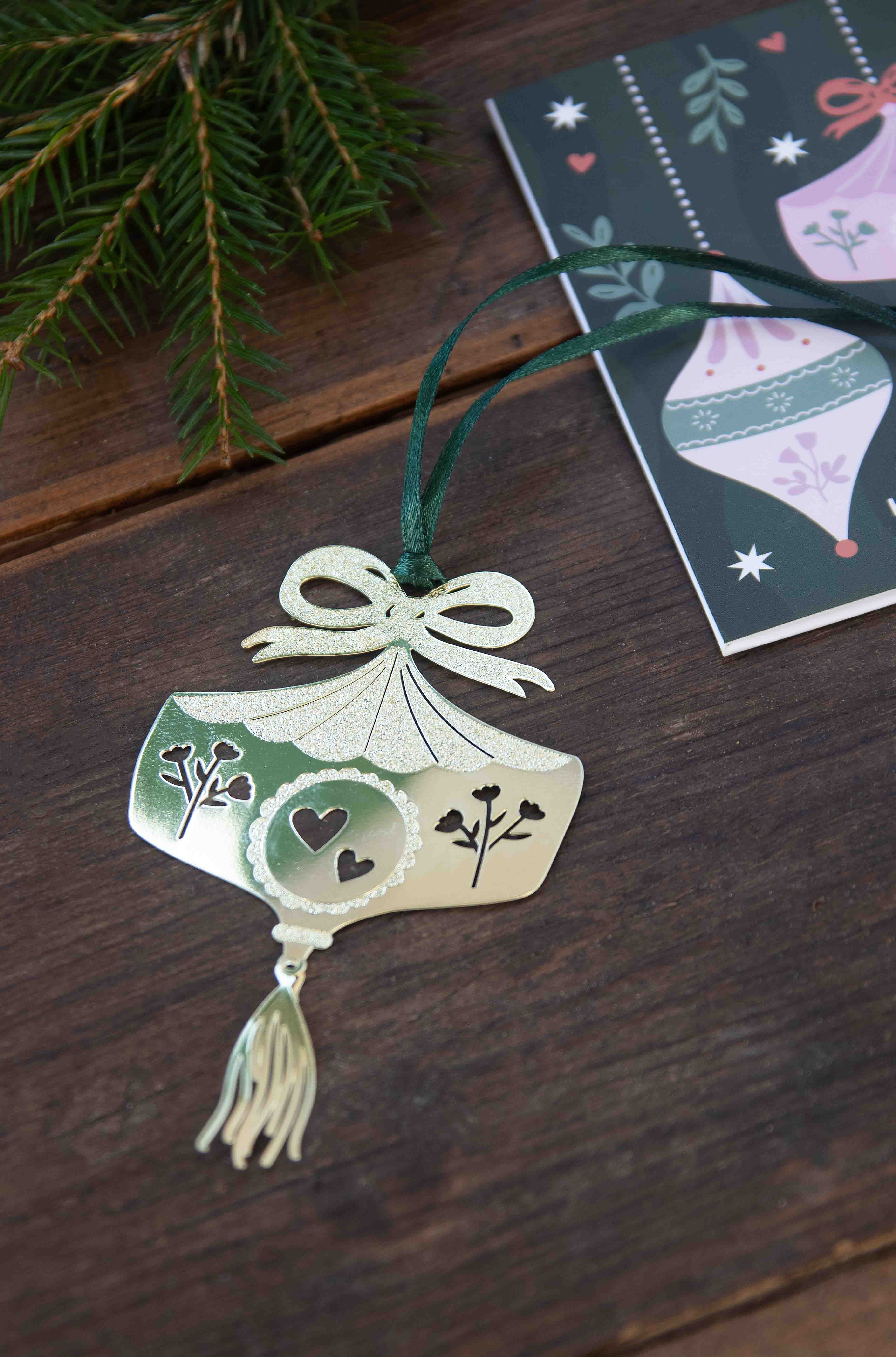 HÄNGE ORNAMENTS  