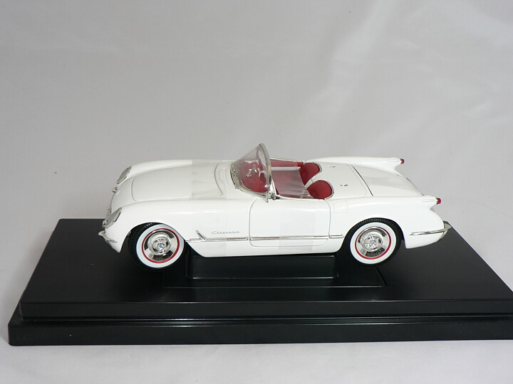 Chevrolet Corvette    1953   1:18  Route 66