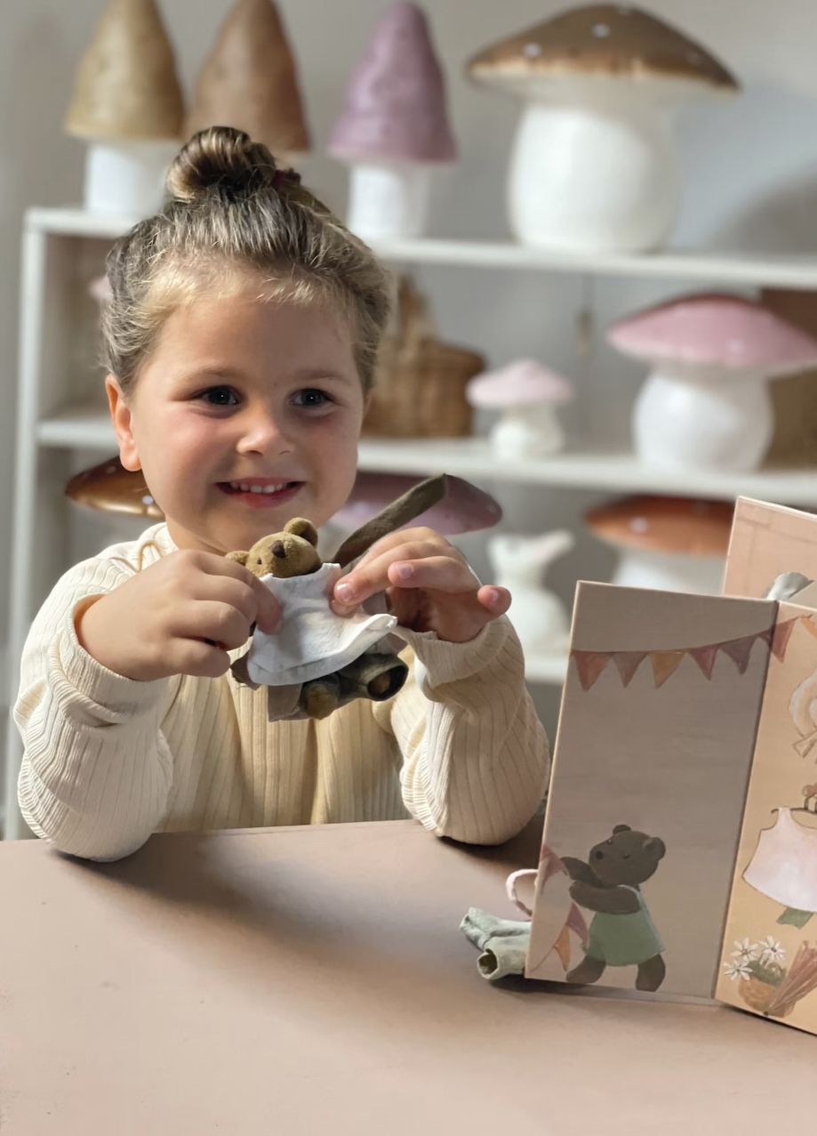 Garderob med Nalle och kläder - Egmont Toys - 4